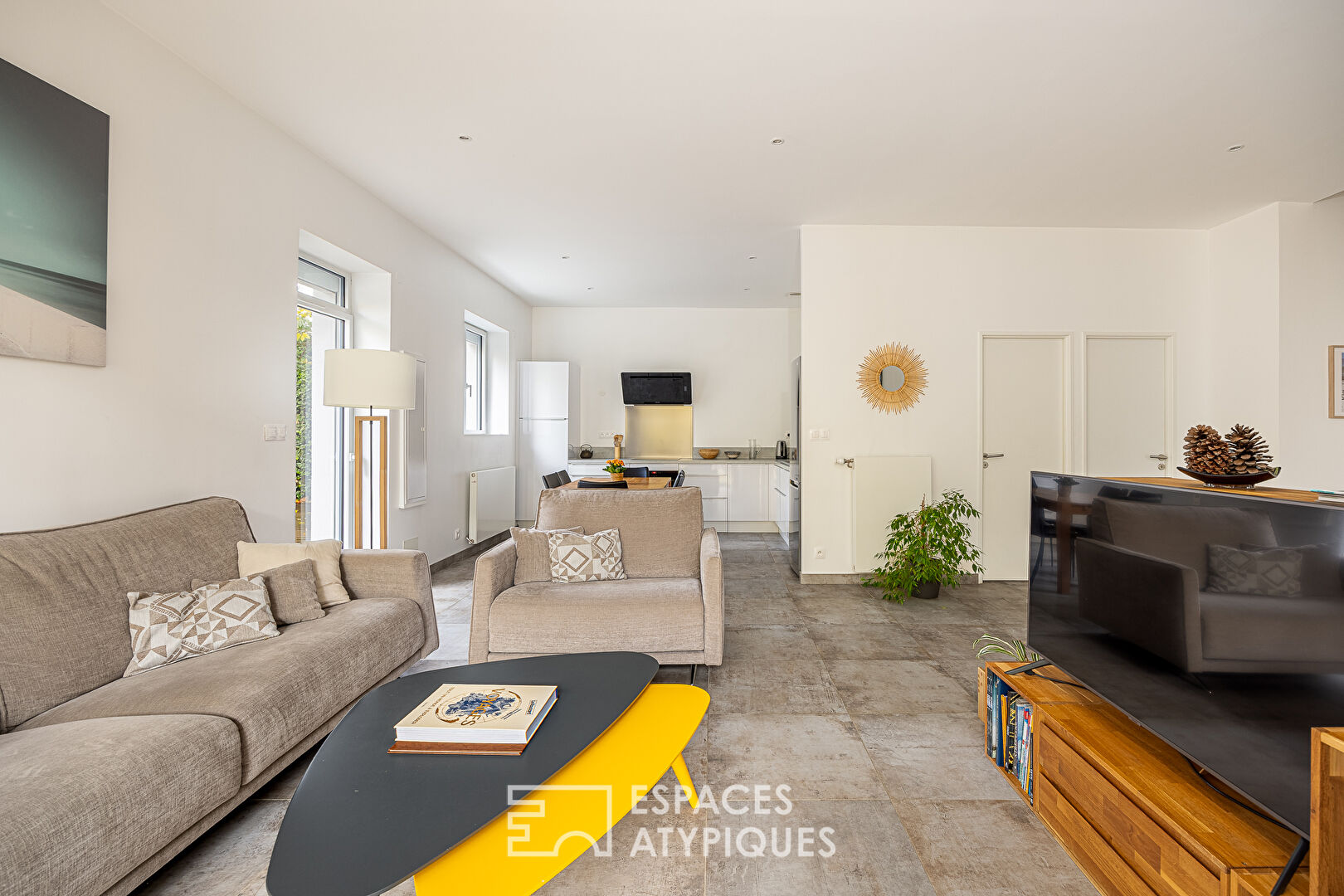 Old house with garden, completely renovated