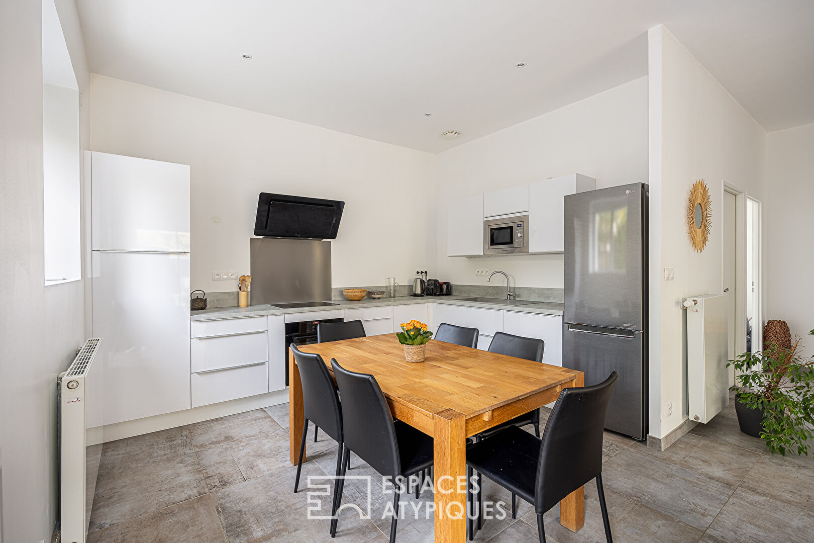 Old house with garden, completely renovated