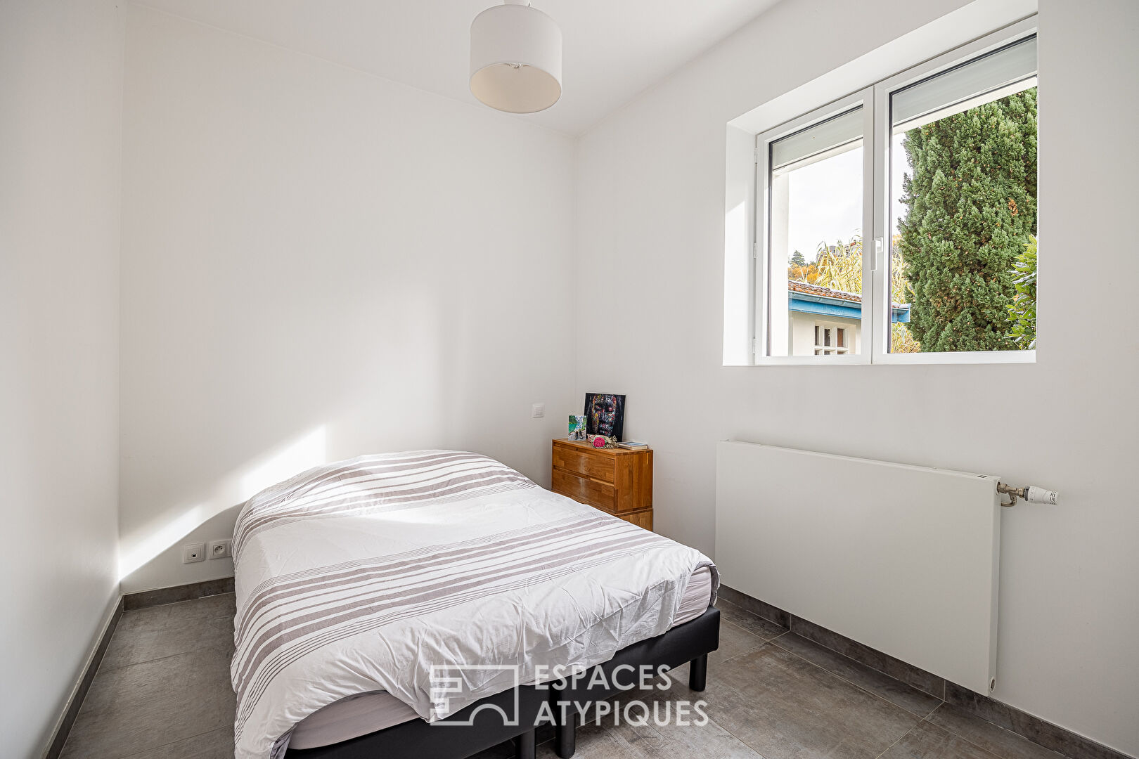 Old house with garden, completely renovated