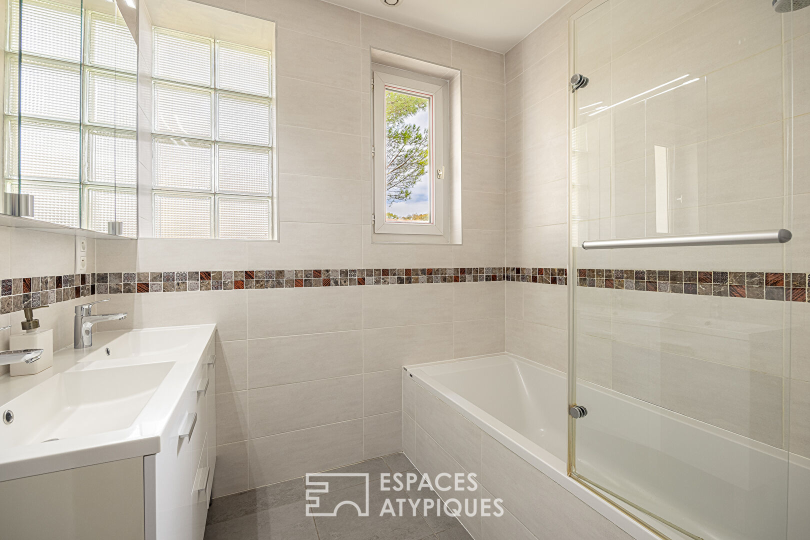 Old house with garden, completely renovated