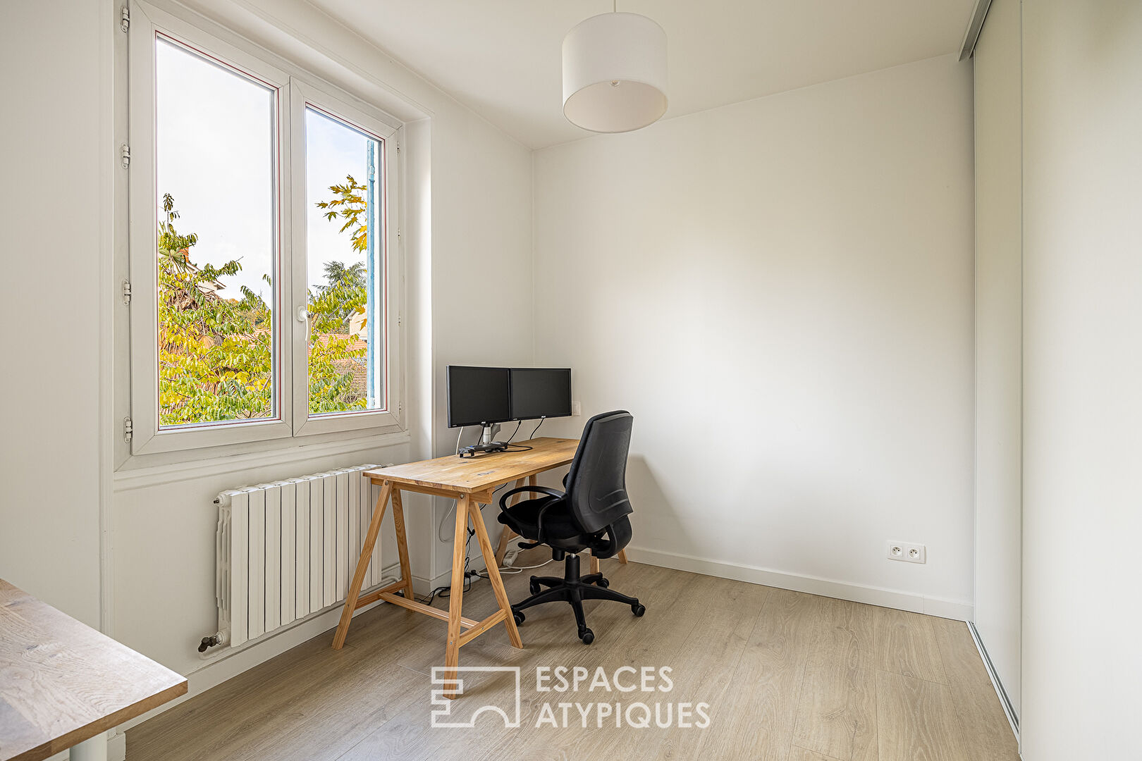 Old house with garden, completely renovated