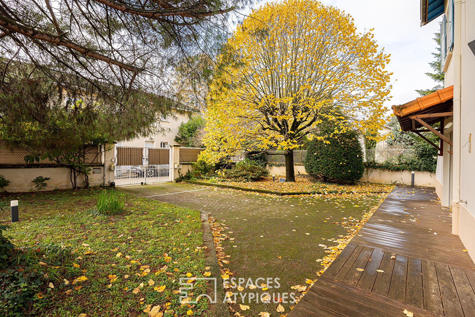 Old house with garden, completely renovated