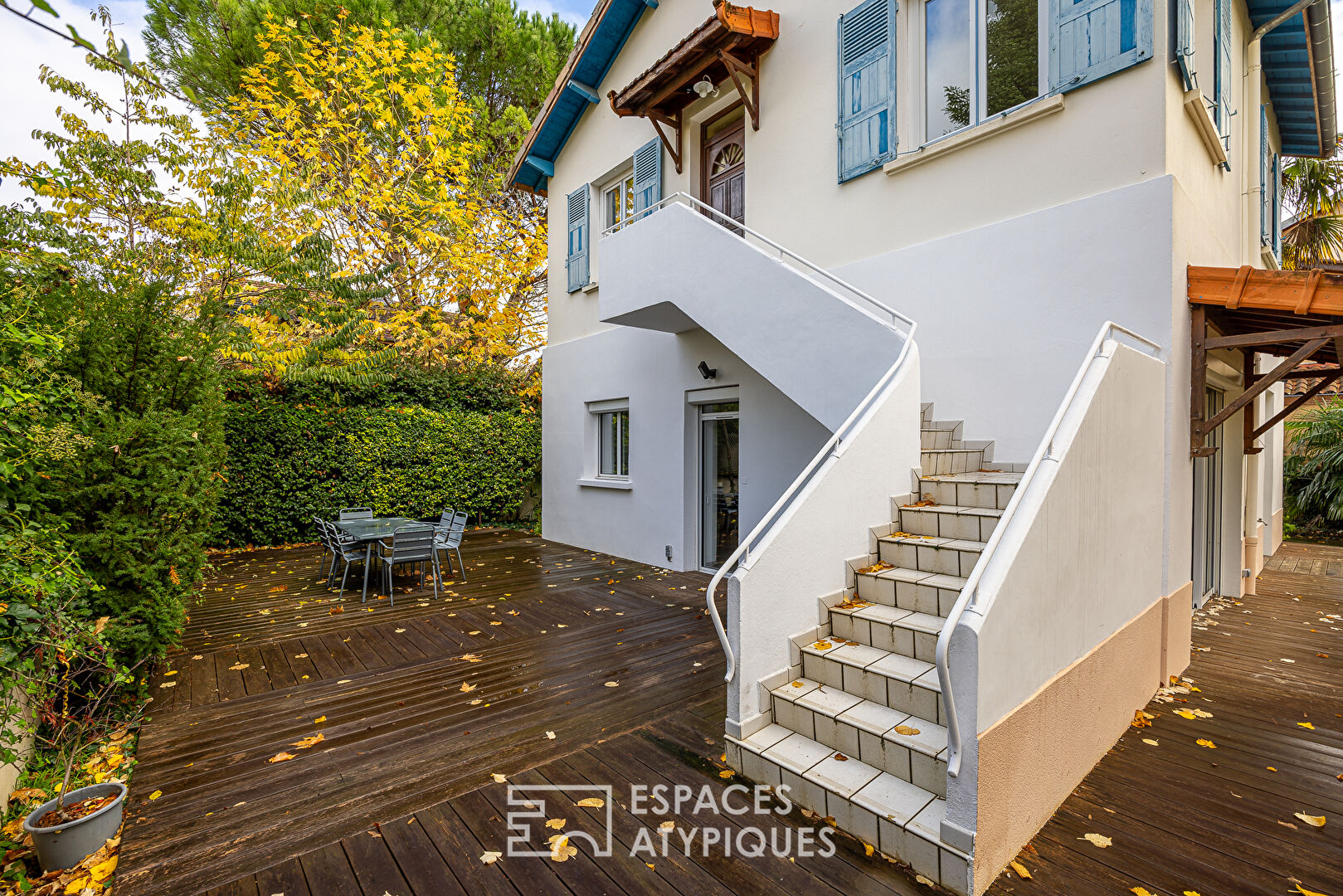 Old house with garden, completely renovated