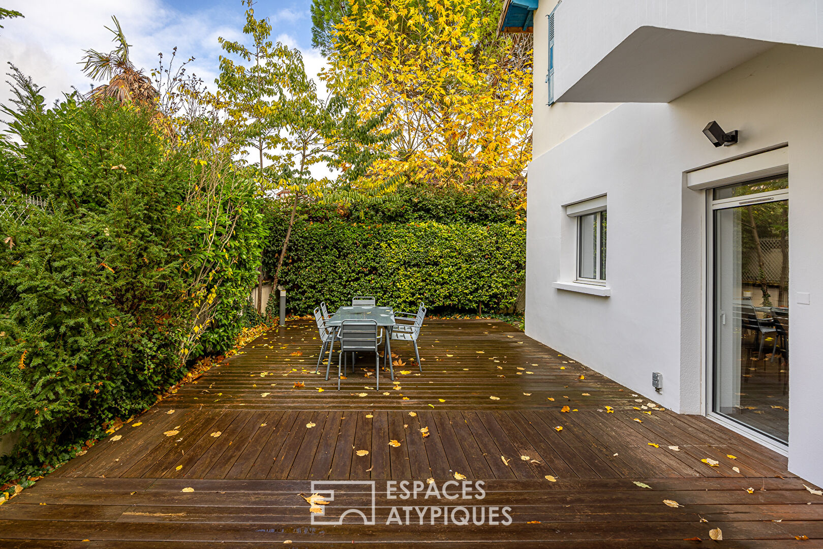 Old house with garden, completely renovated