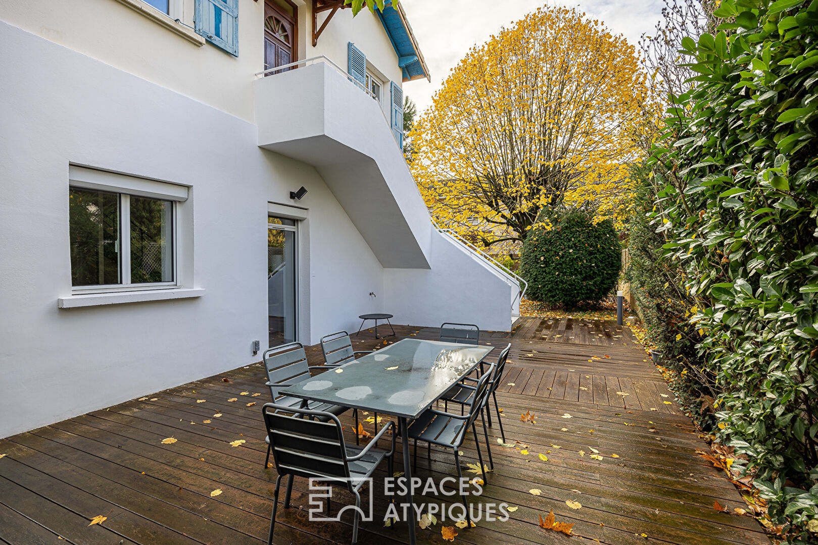 Old house with garden, completely renovated