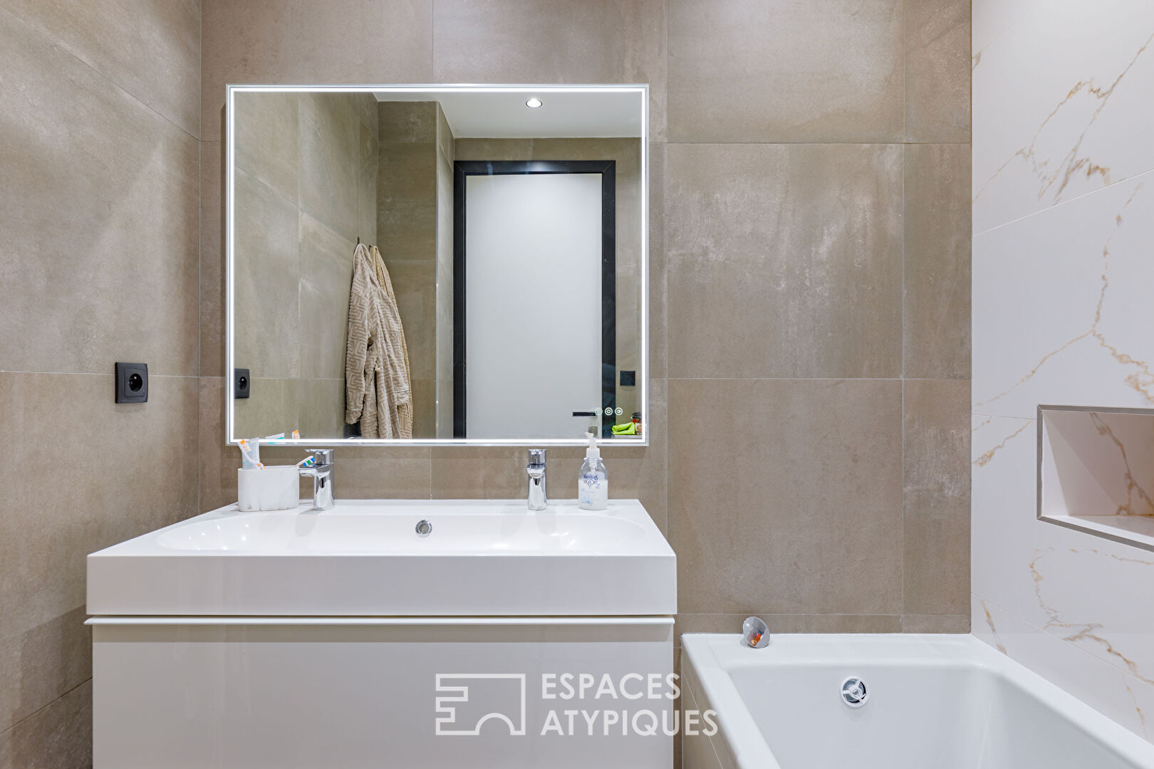 Ancien rénové avec terrasse plein ciel coeur Montchat