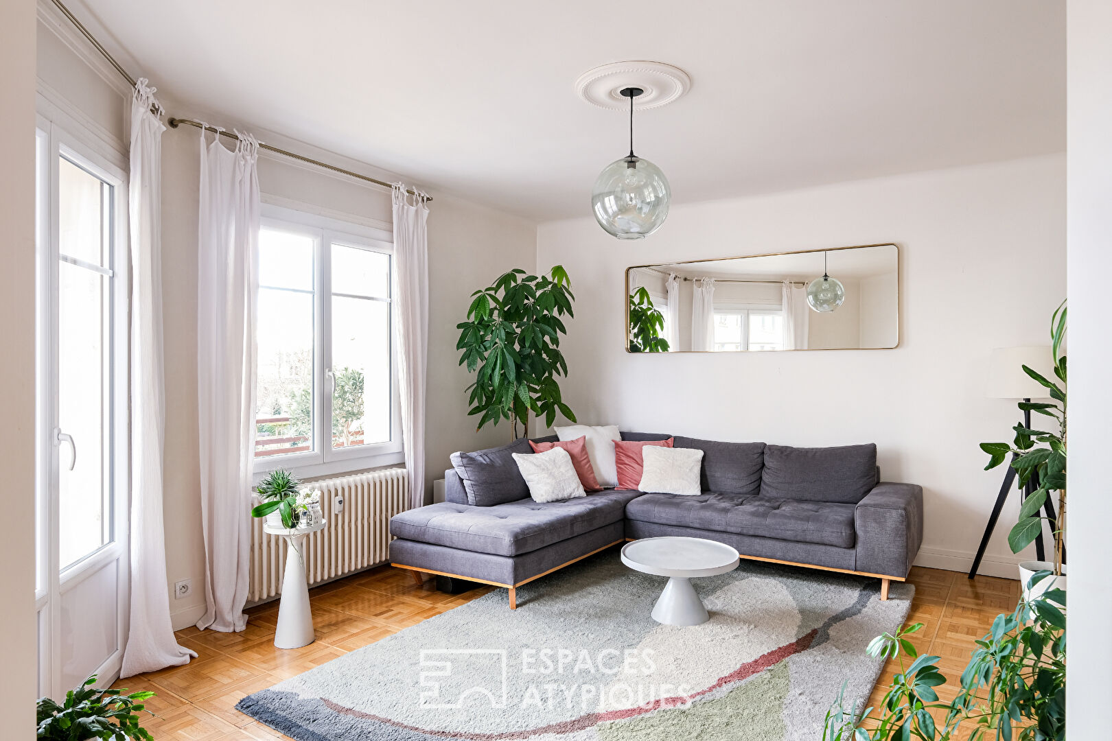 Renovated period apartment with balcony and unobstructed views in Jean Macé