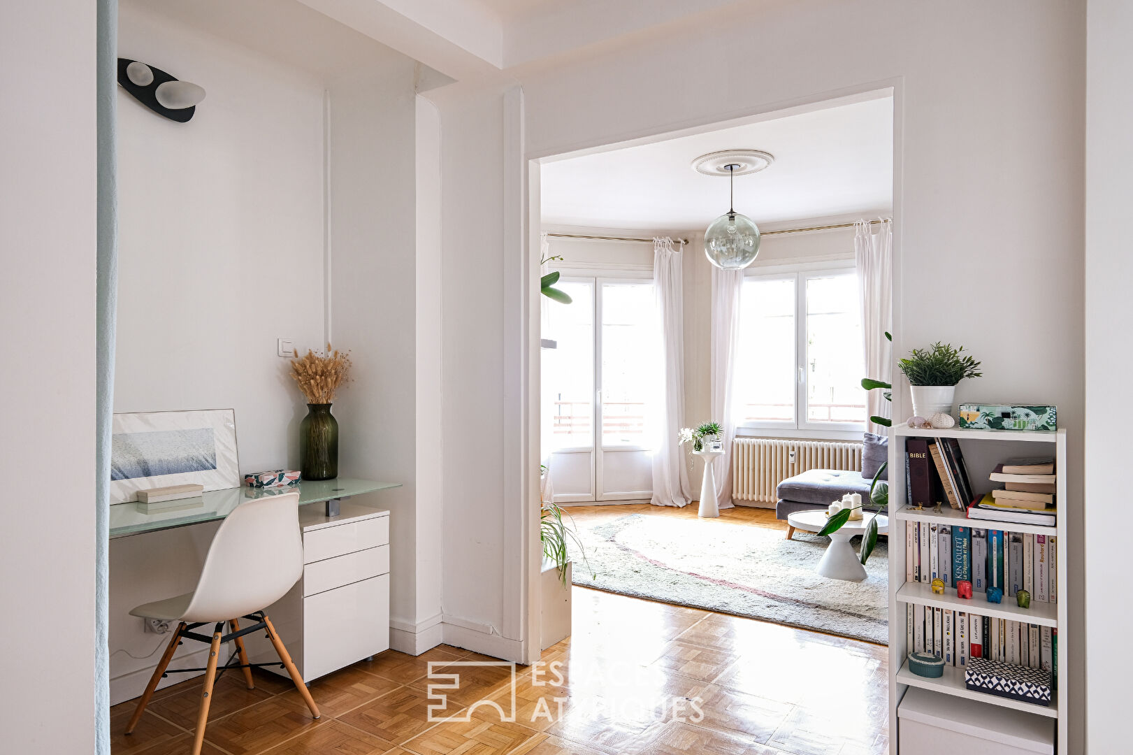 Renovated period apartment with balcony and unobstructed views in Jean Macé