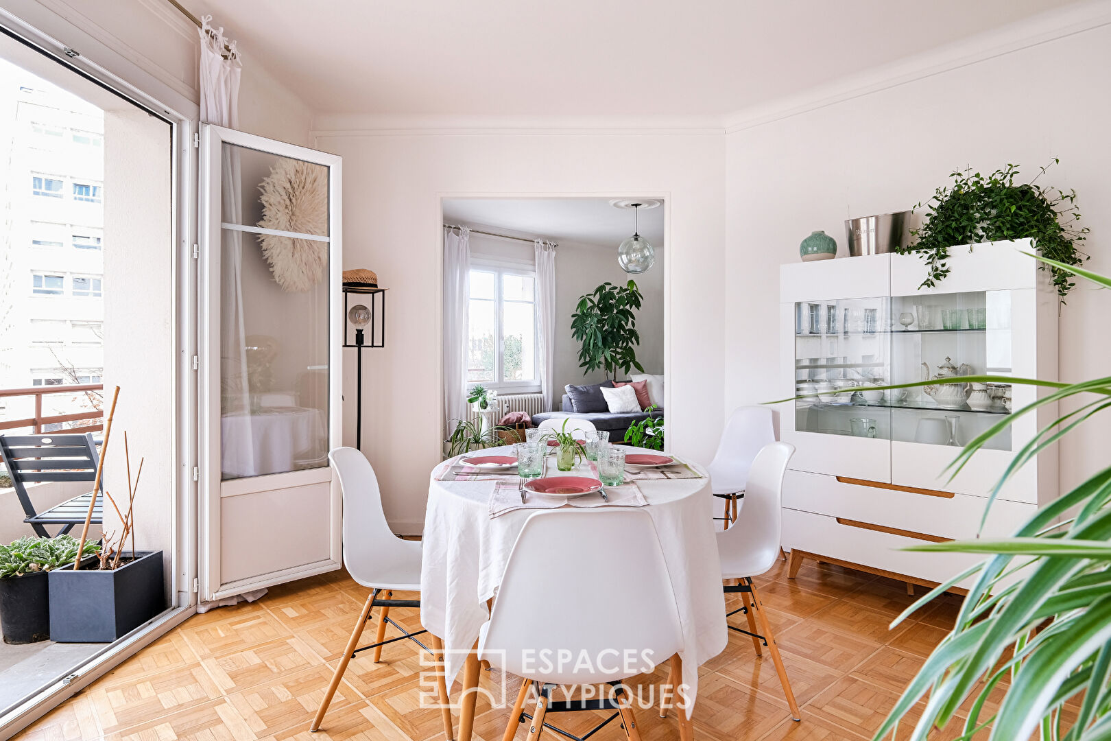 Renovated period apartment with balcony and unobstructed views in Jean Macé