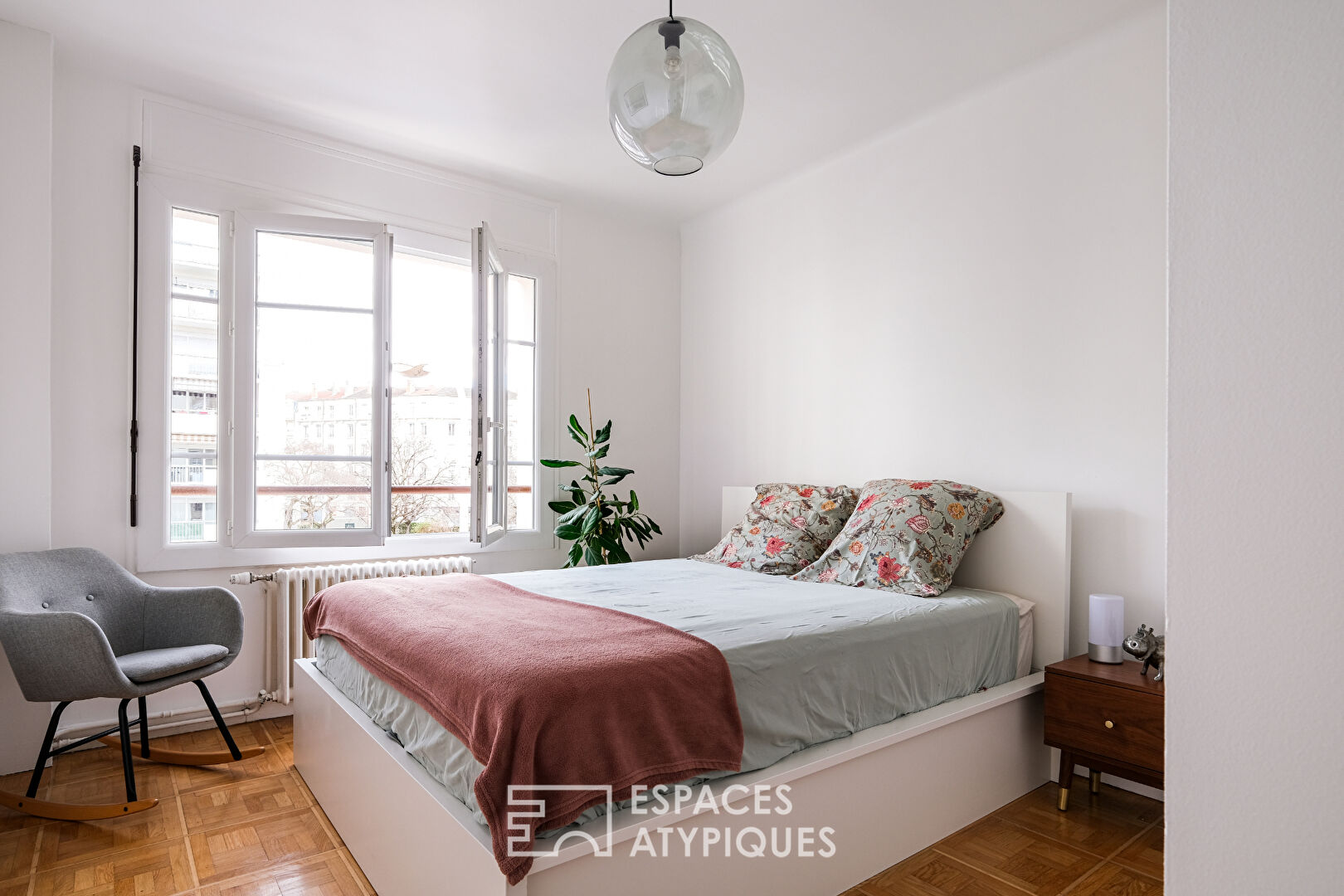 Renovated period apartment with balcony and unobstructed views in Jean Macé