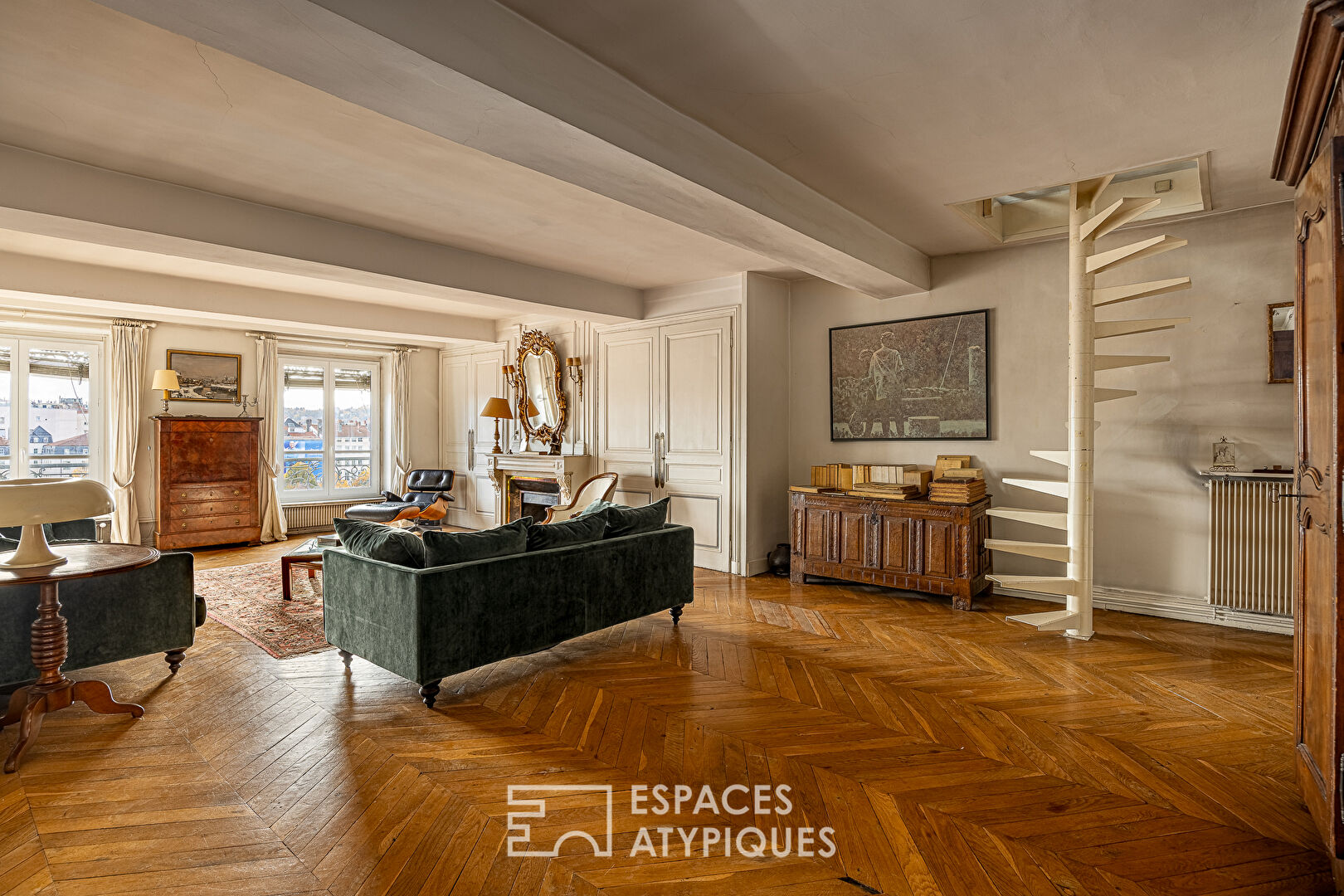 Bourgeois en dernier étage avec vue imprenable sur la Place Bellecour