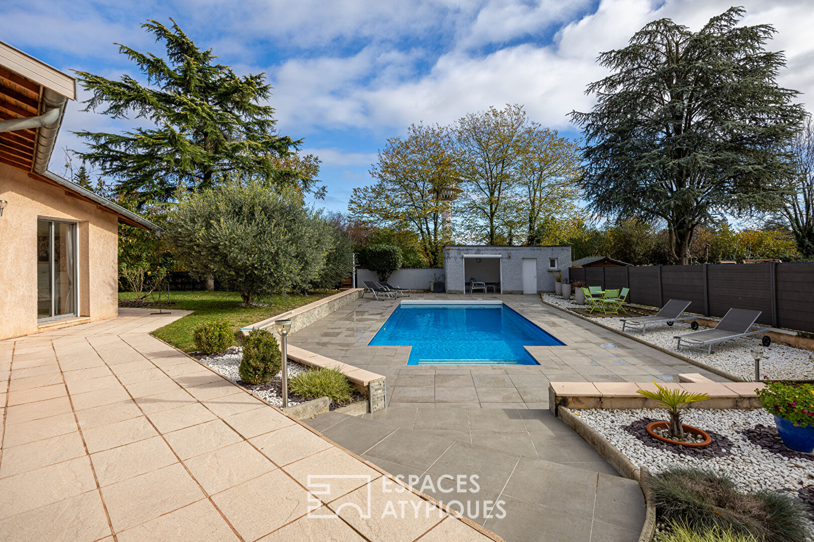 Architect-designed villa in Chassieu le Haut