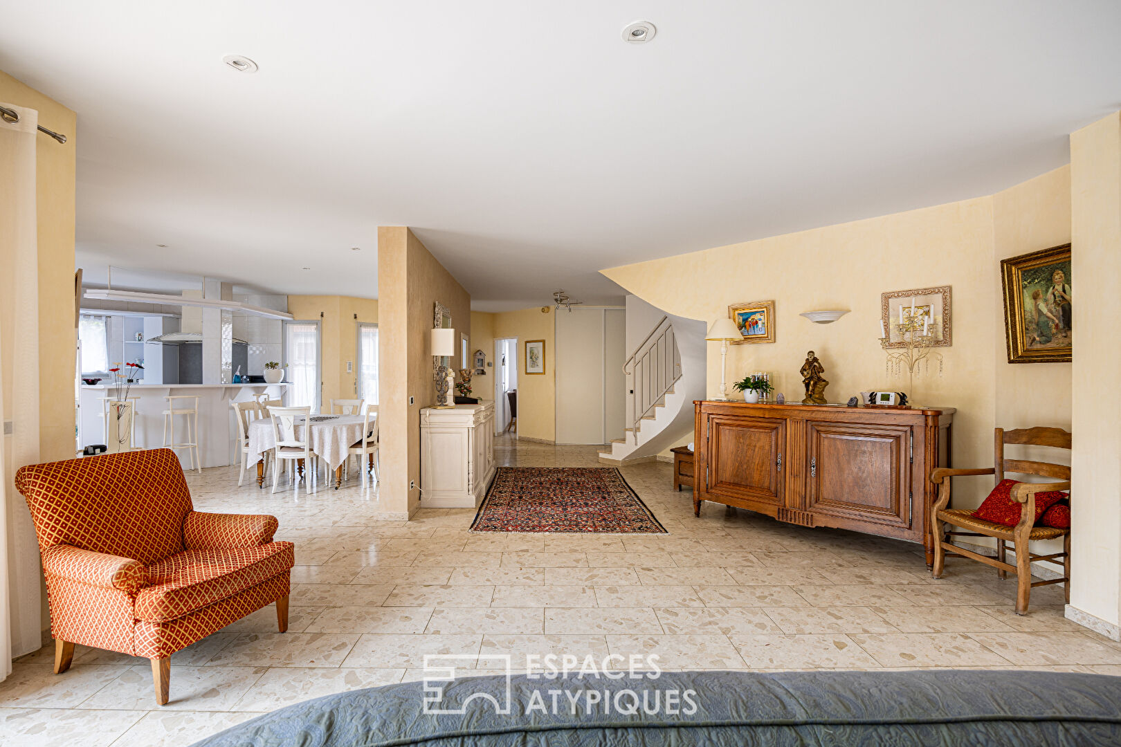 Architect-designed villa in Chassieu le Haut