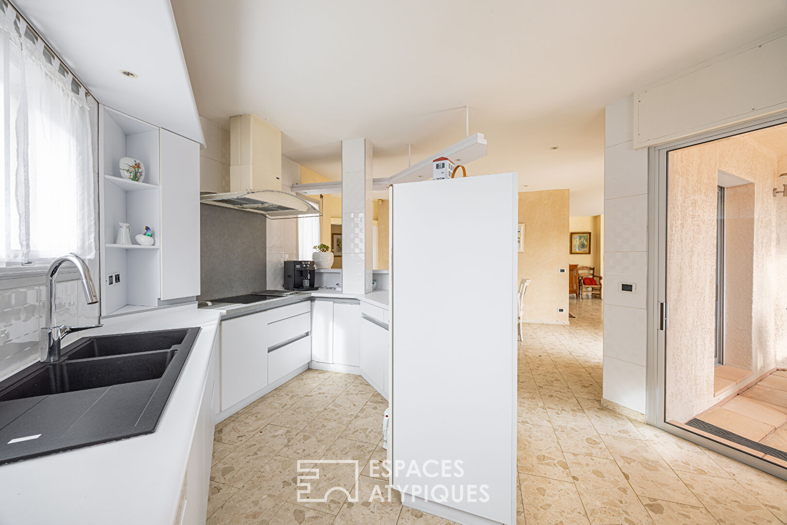 Architect-designed villa in Chassieu le Haut