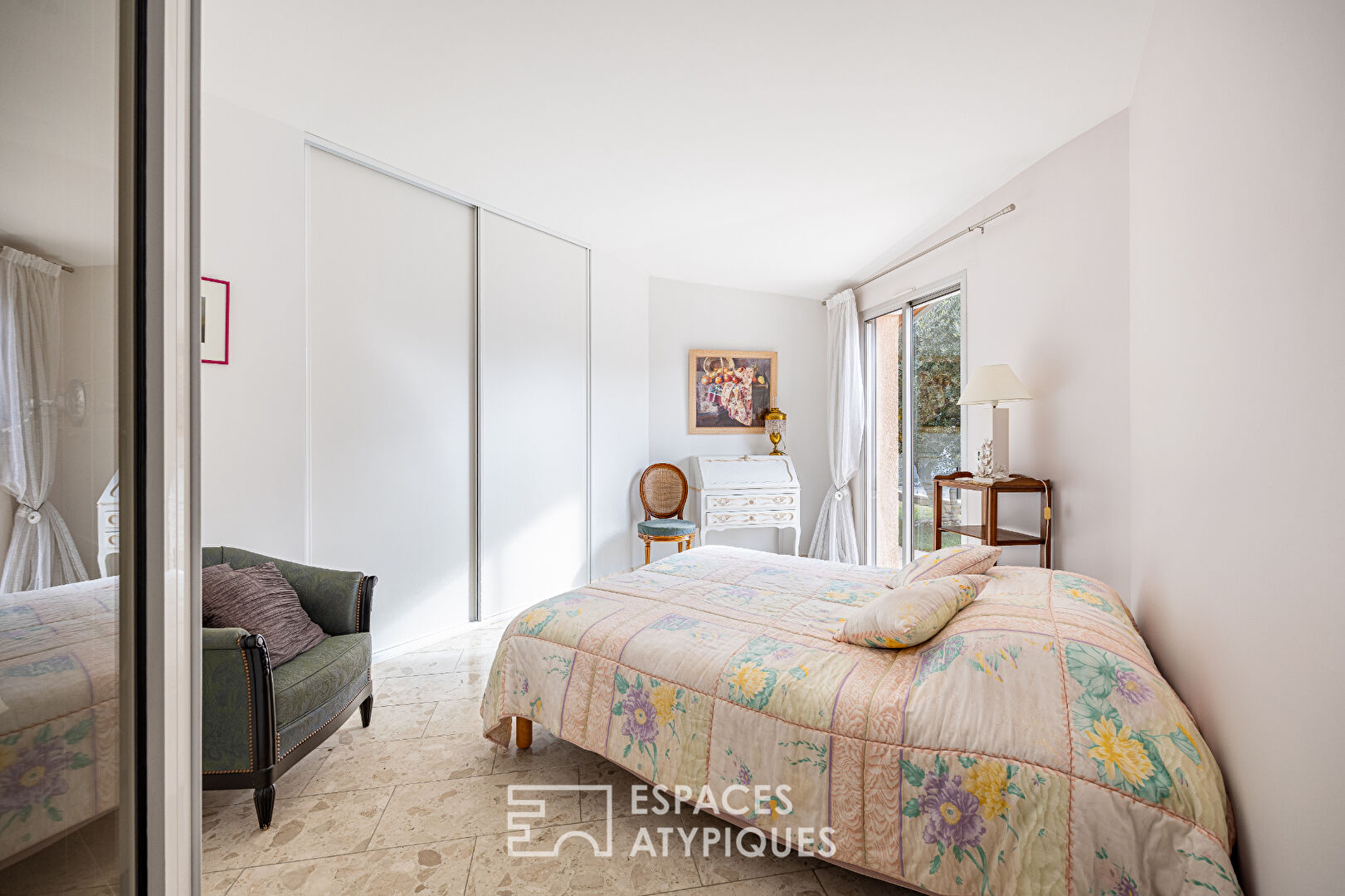 Architect-designed villa in Chassieu le Haut