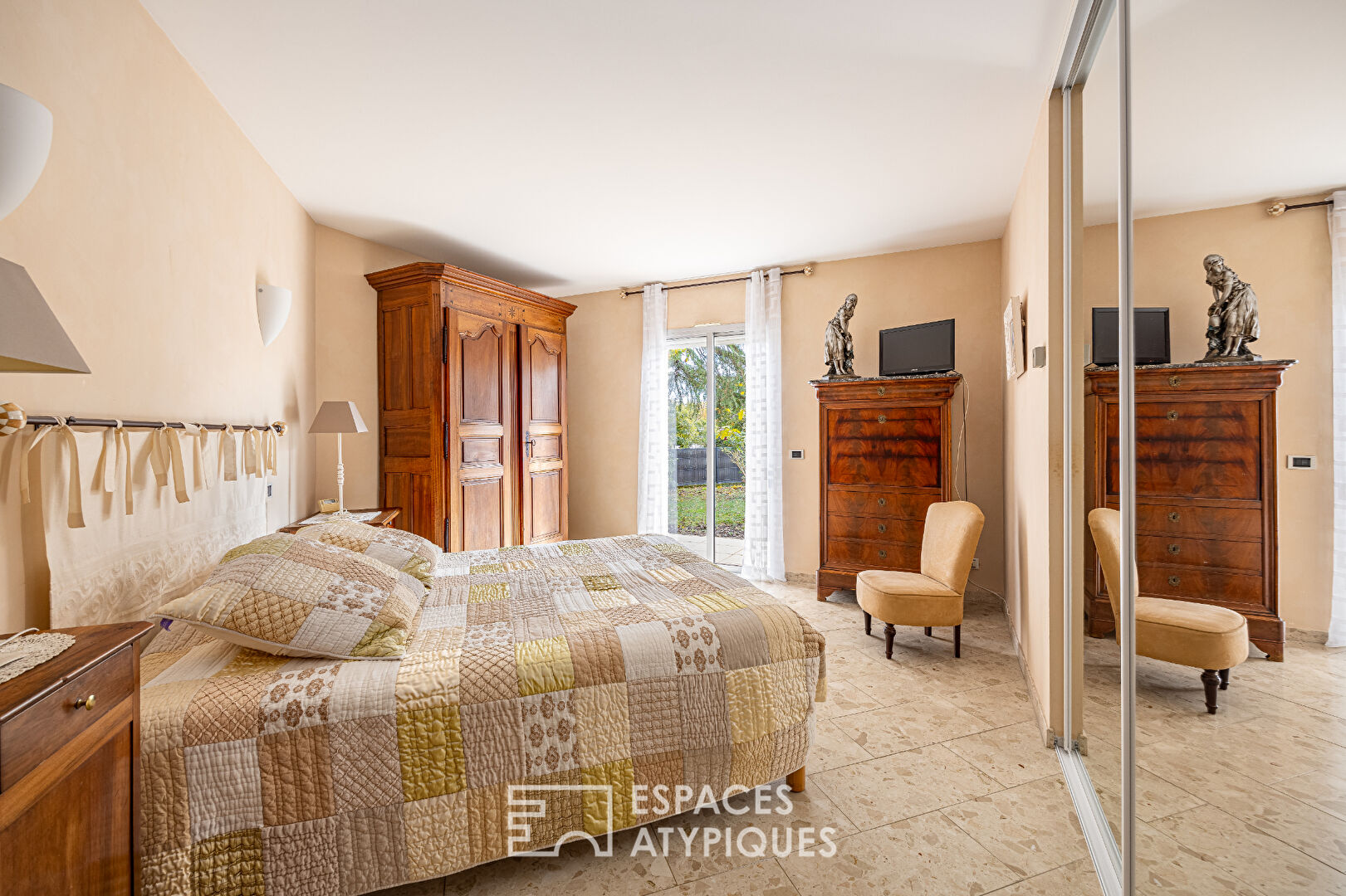 Architect-designed villa in Chassieu le Haut