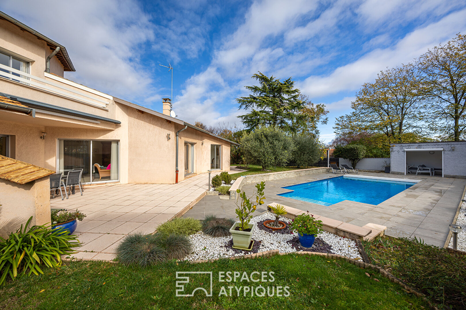 Architect-designed villa in Chassieu le Haut