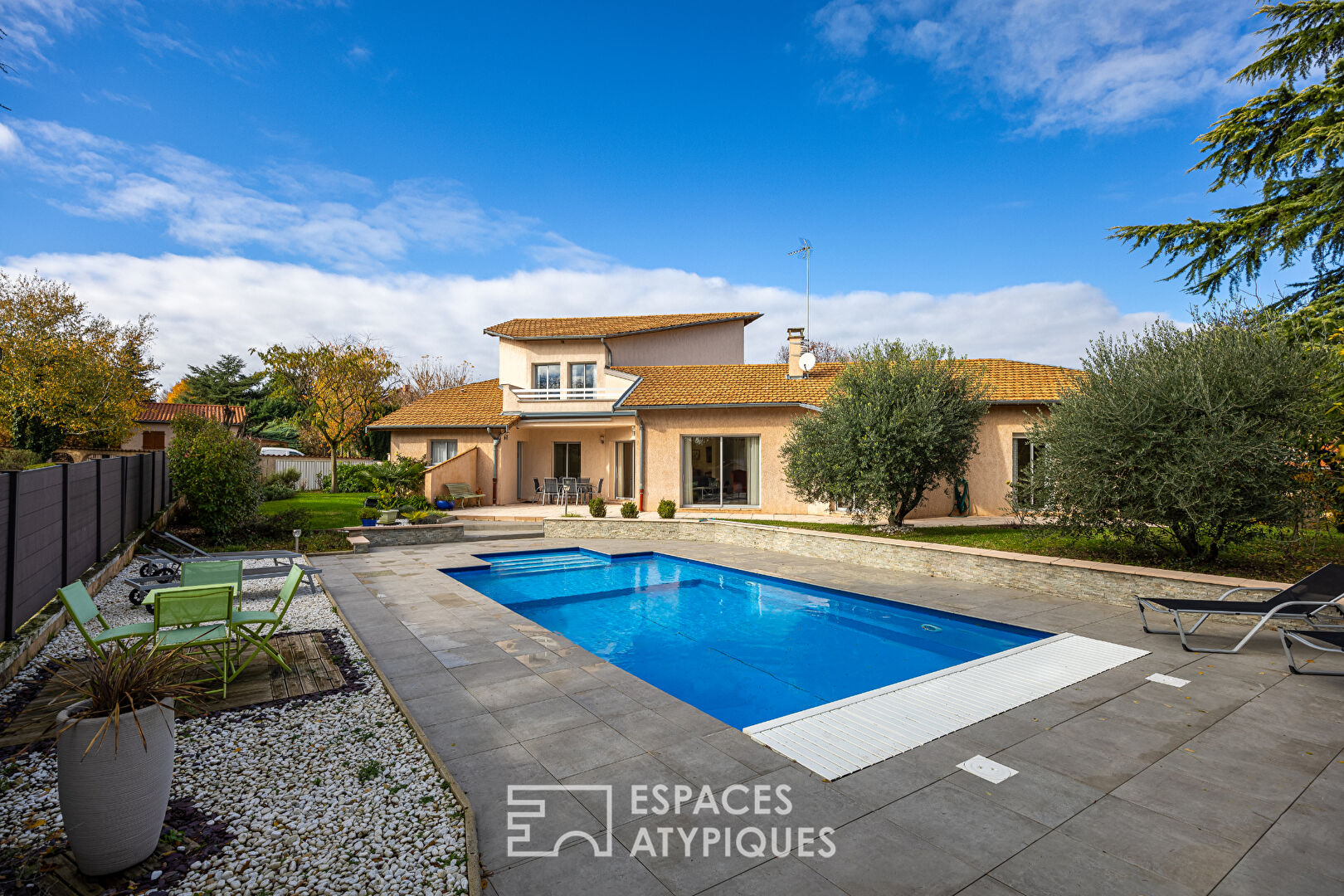 Architect-designed villa in Chassieu le Haut