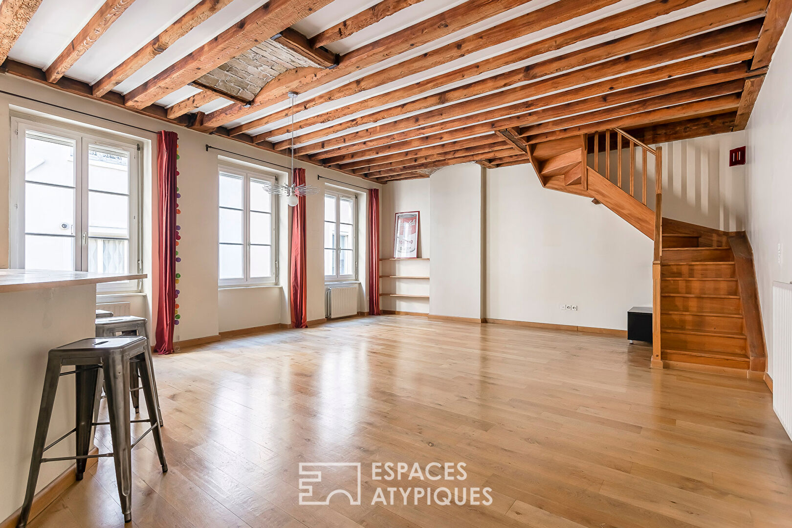 Duplex en dernier etage au coeur de la Préfecture