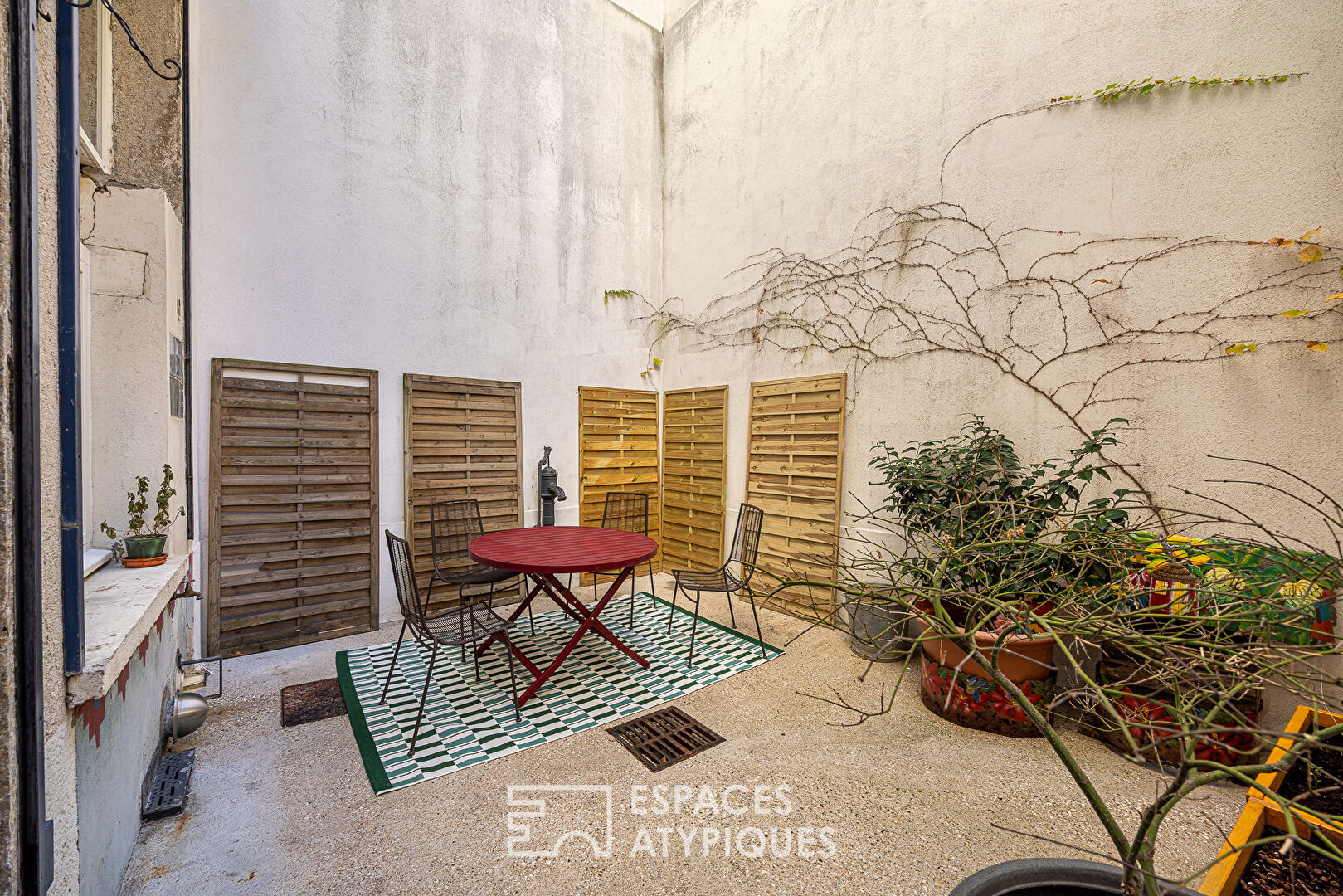 Loft traversant avec patio privé et potentiel locatif à Saint Louis