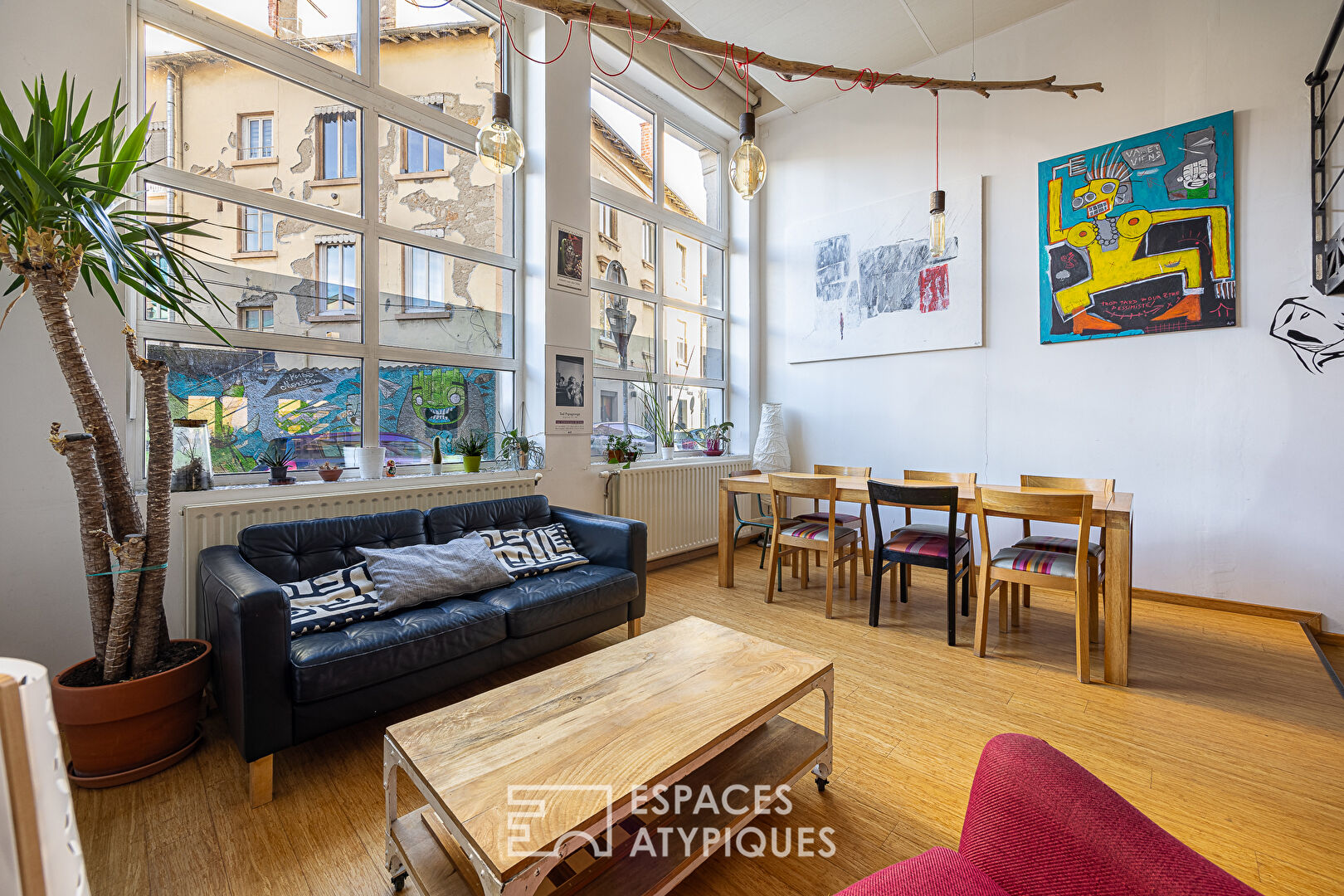 Loft traversant avec patio privé et potentiel locatif à Saint Louis