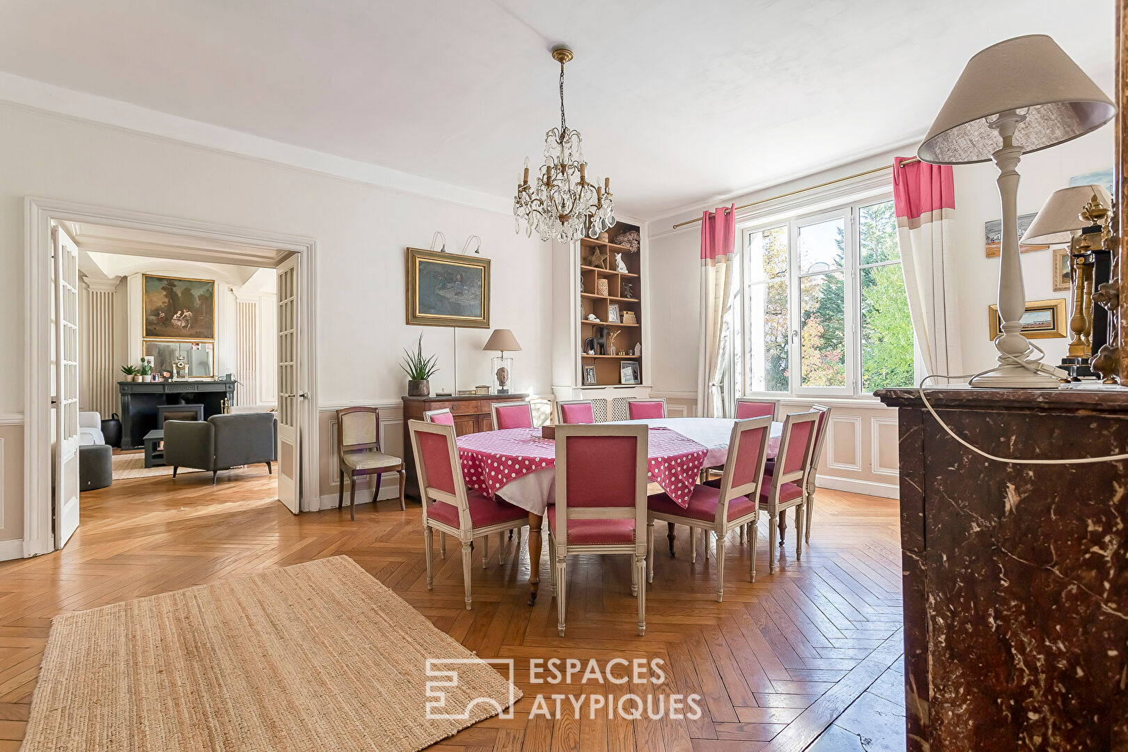 Élégance d’un clos du XVIIIe sur parc arboré avec piscine à Saint-Genis-Laval