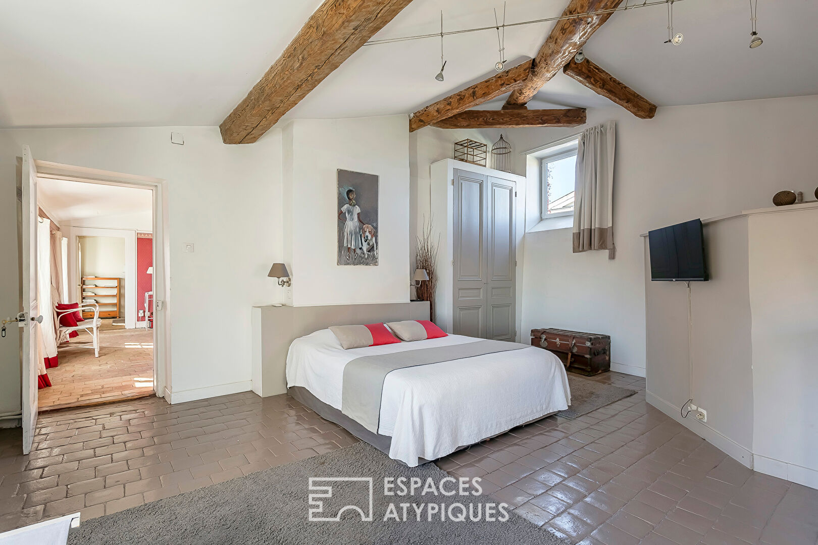 Élégance d’un clos du XVIIIe sur parc arboré avec piscine à Saint-Genis-Laval