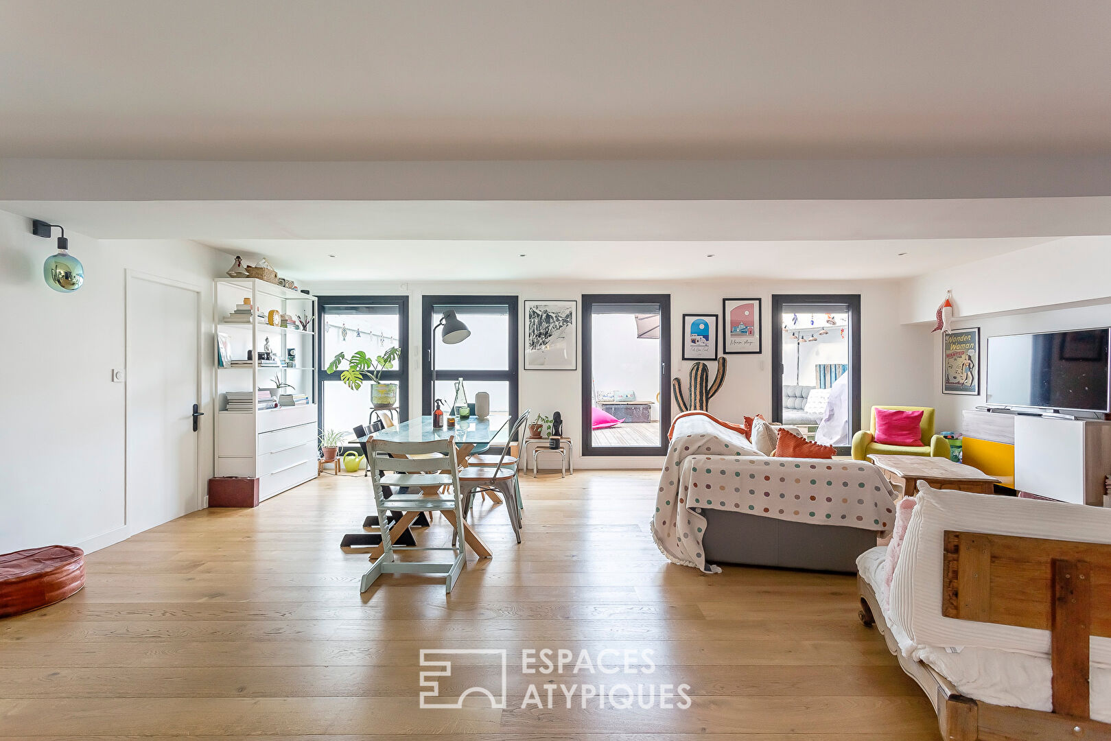 Duplex familial avec terrasse et piscine au calme absolu