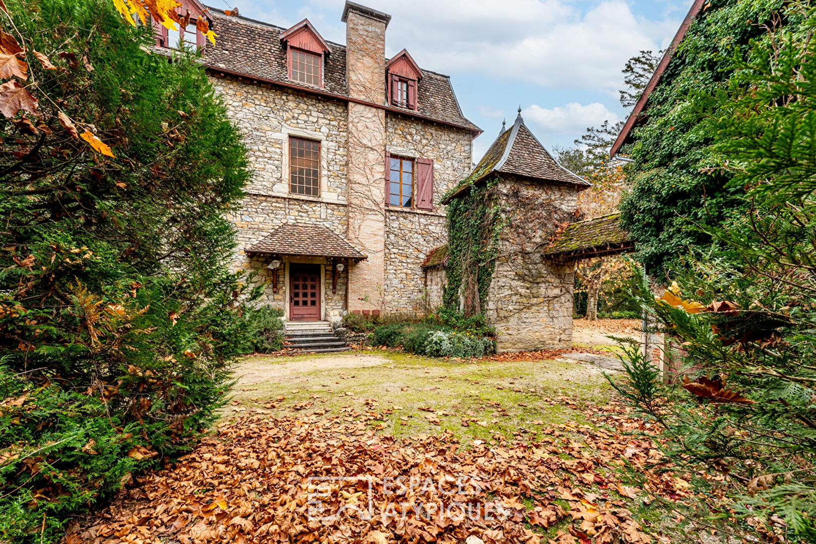 Maison de maître avec grandes dépendances