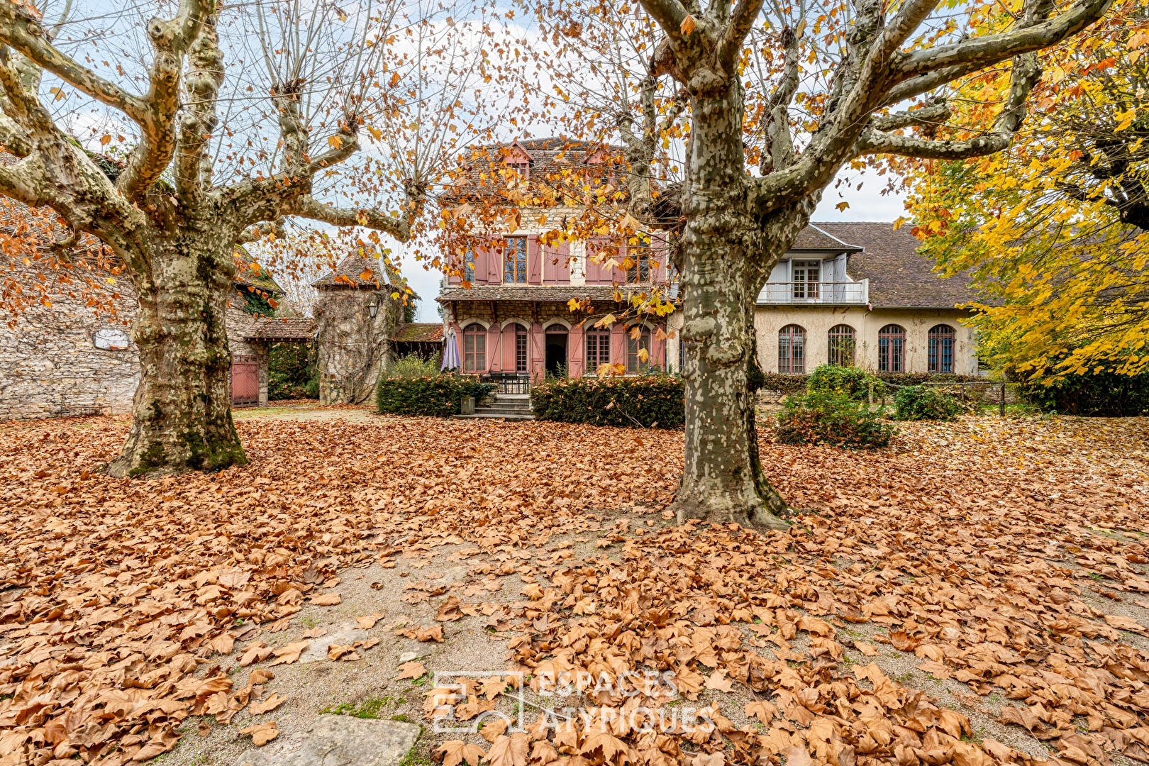 Maison de maître avec grandes dépendances