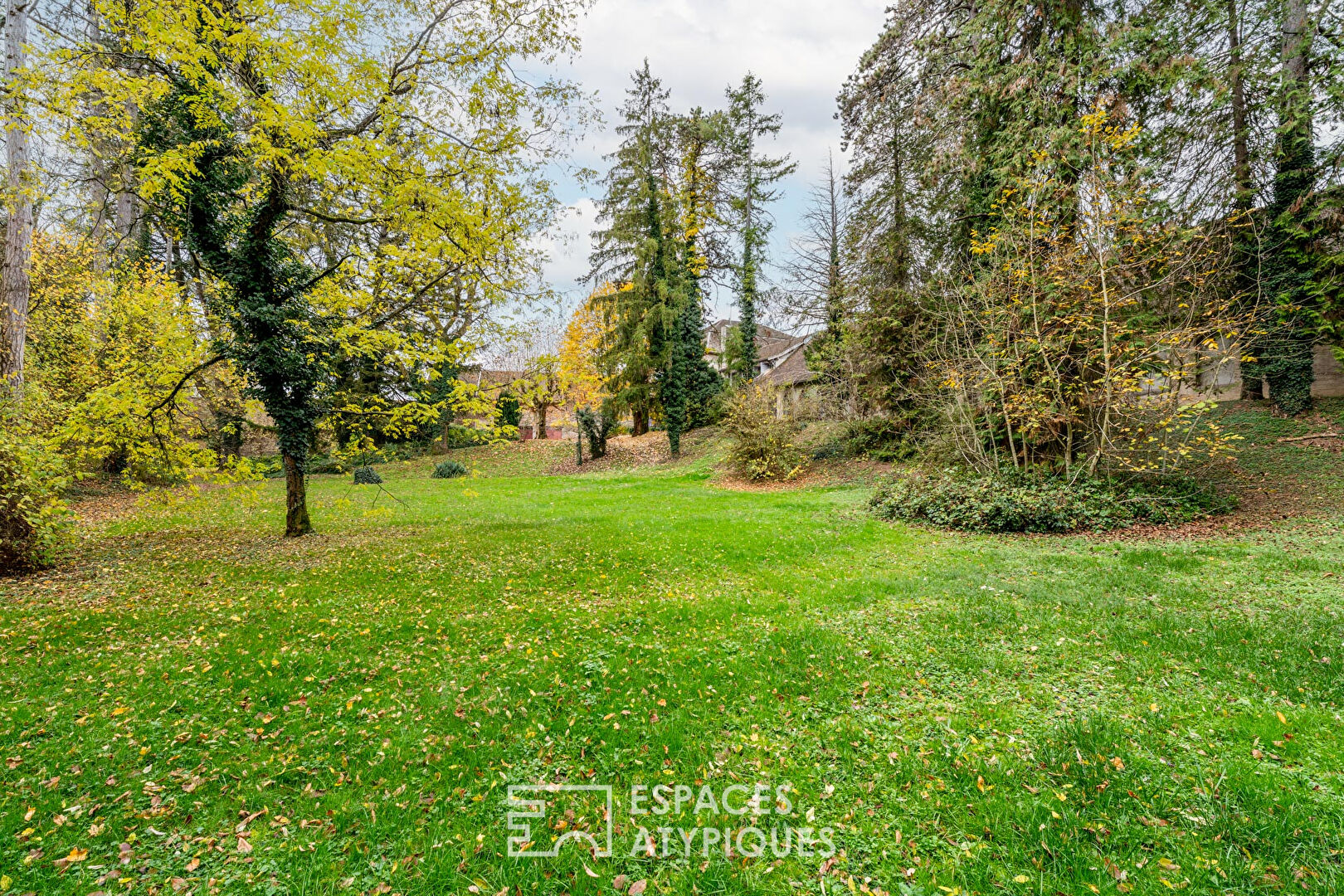 Maison de maître avec grandes dépendances