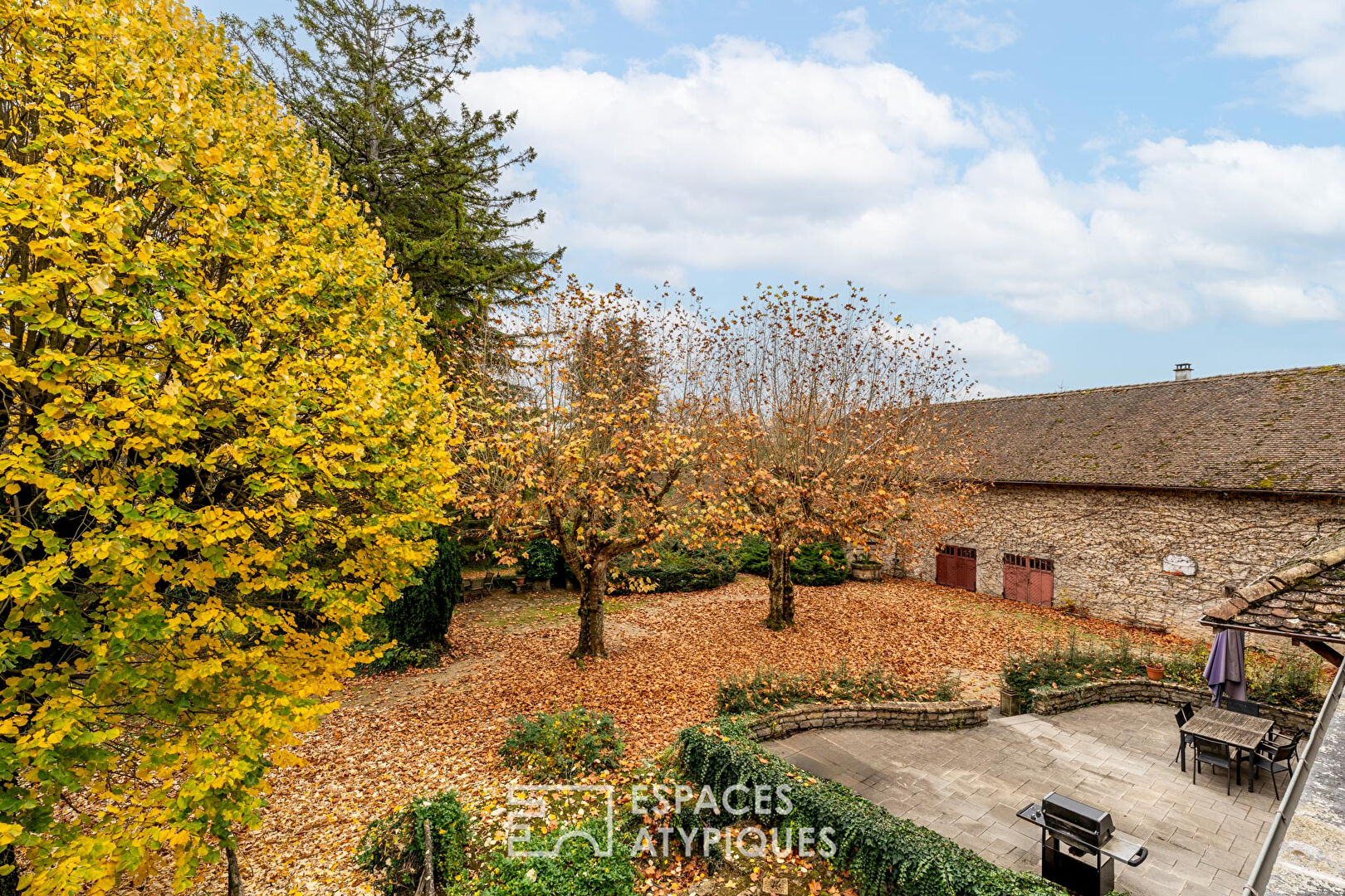 Maison de maître avec grandes dépendances