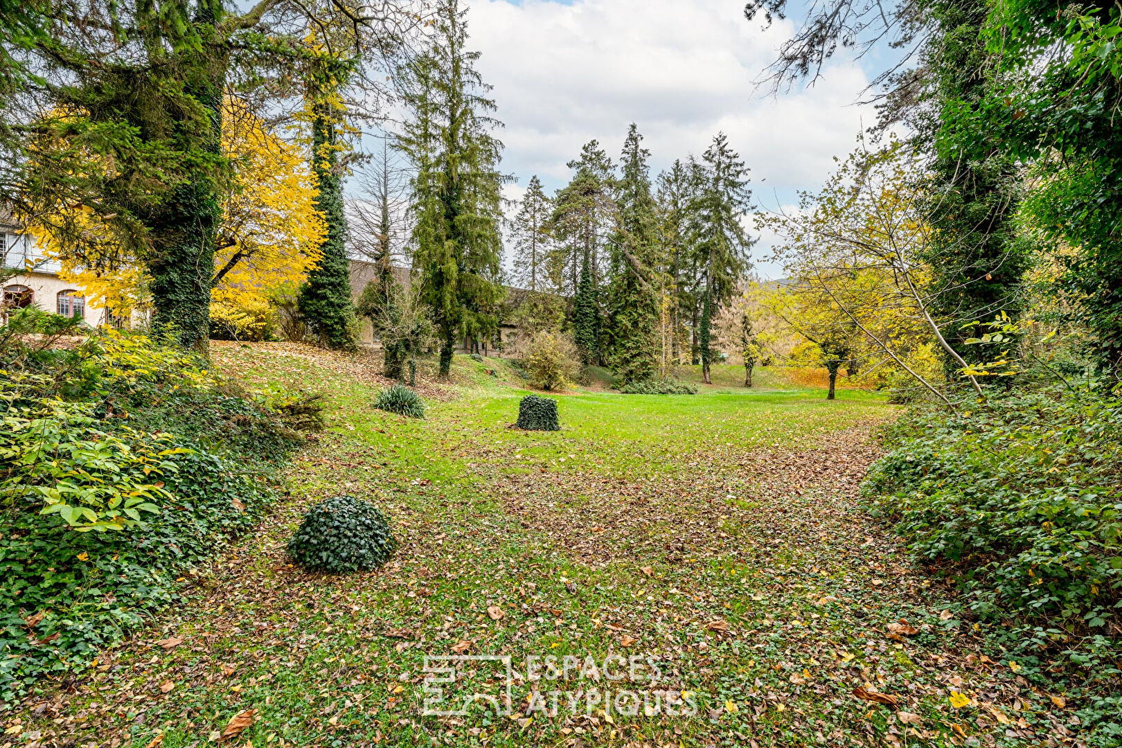 Maison de maître avec grandes dépendances