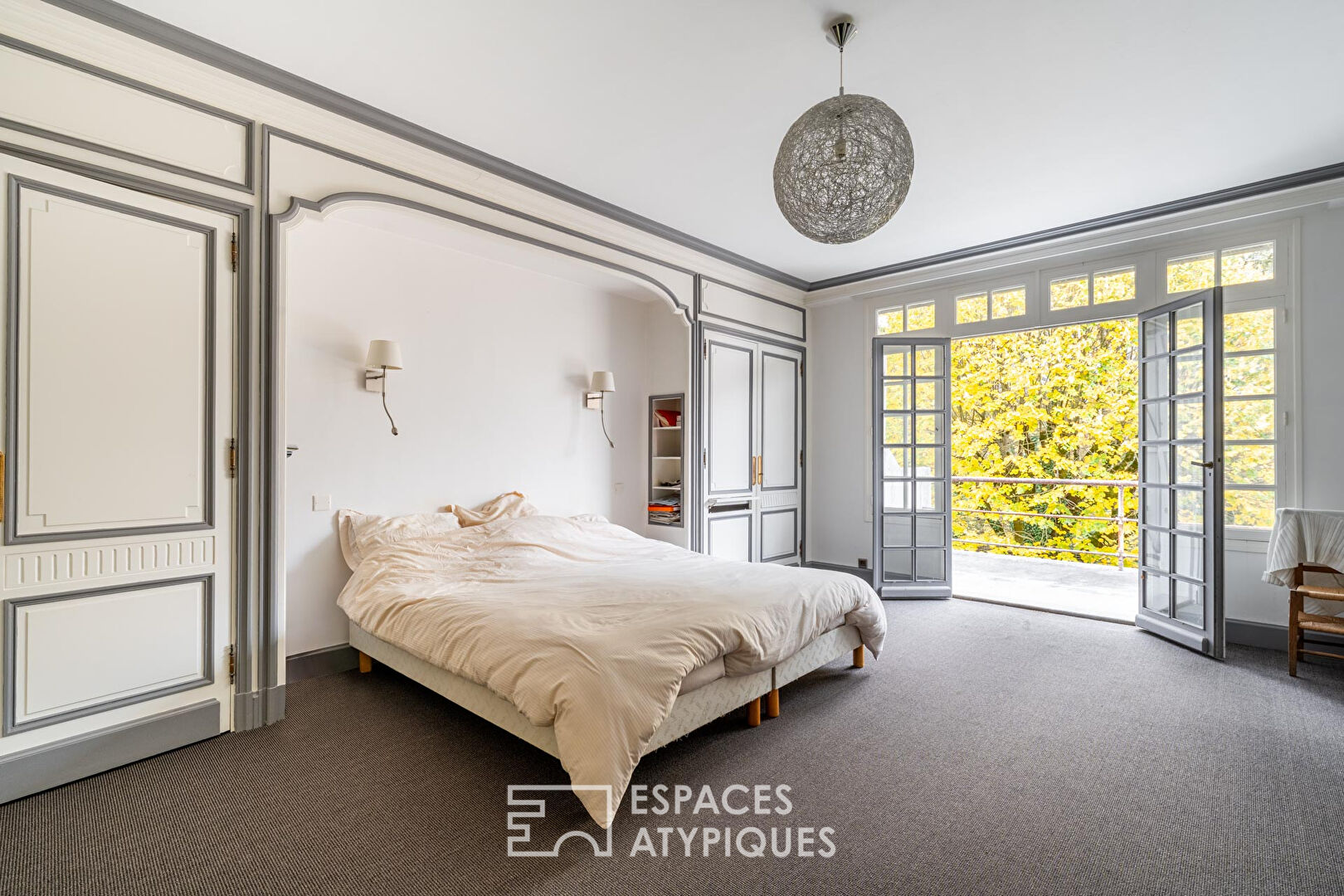 Maison de maître avec grandes dépendances