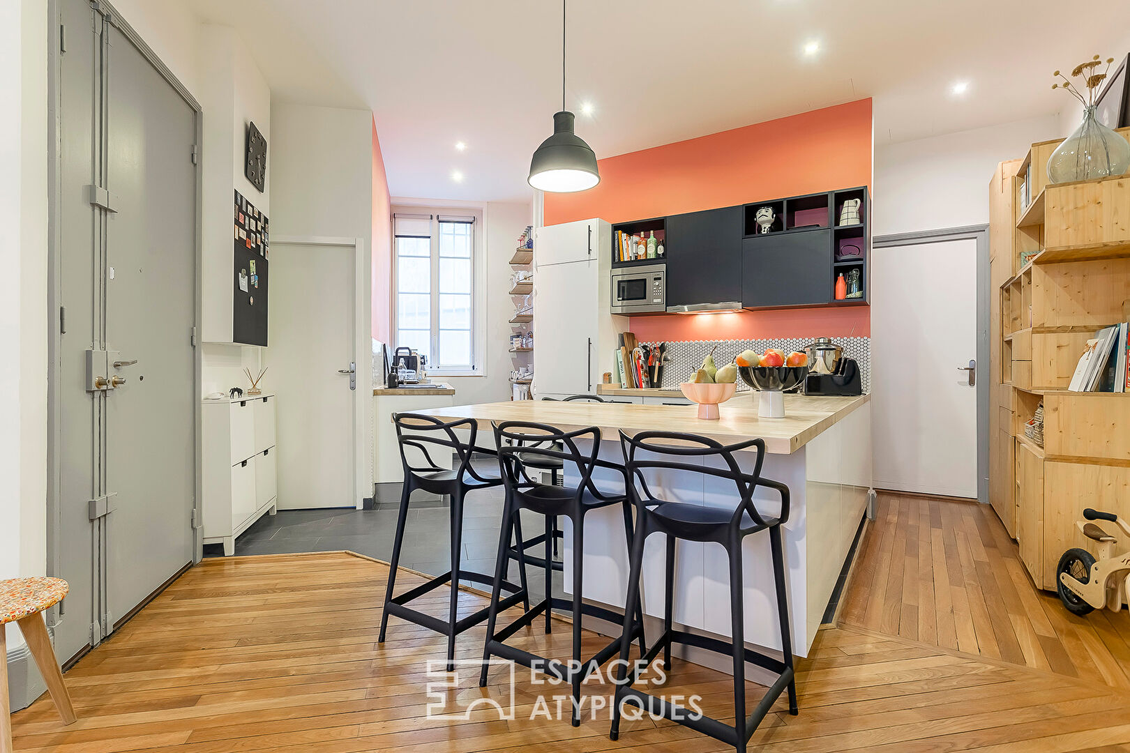 Ancien rénové à deux pas du métro