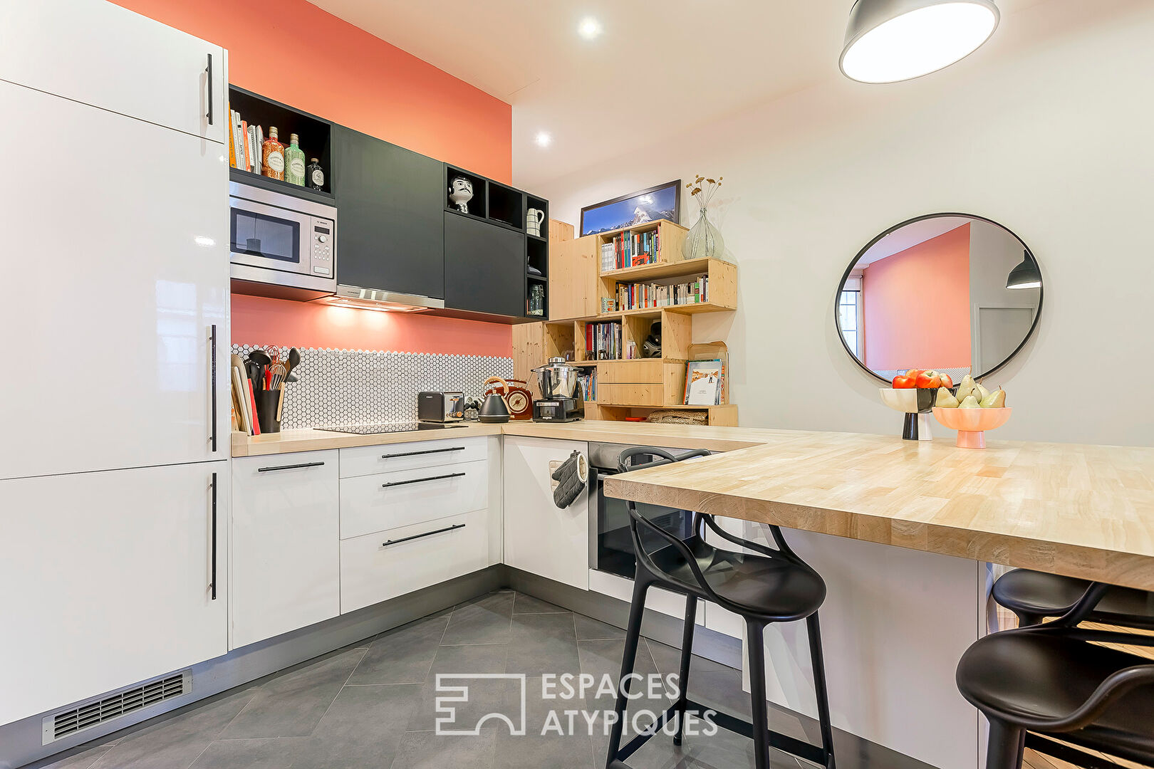 Ancien rénové à deux pas du métro