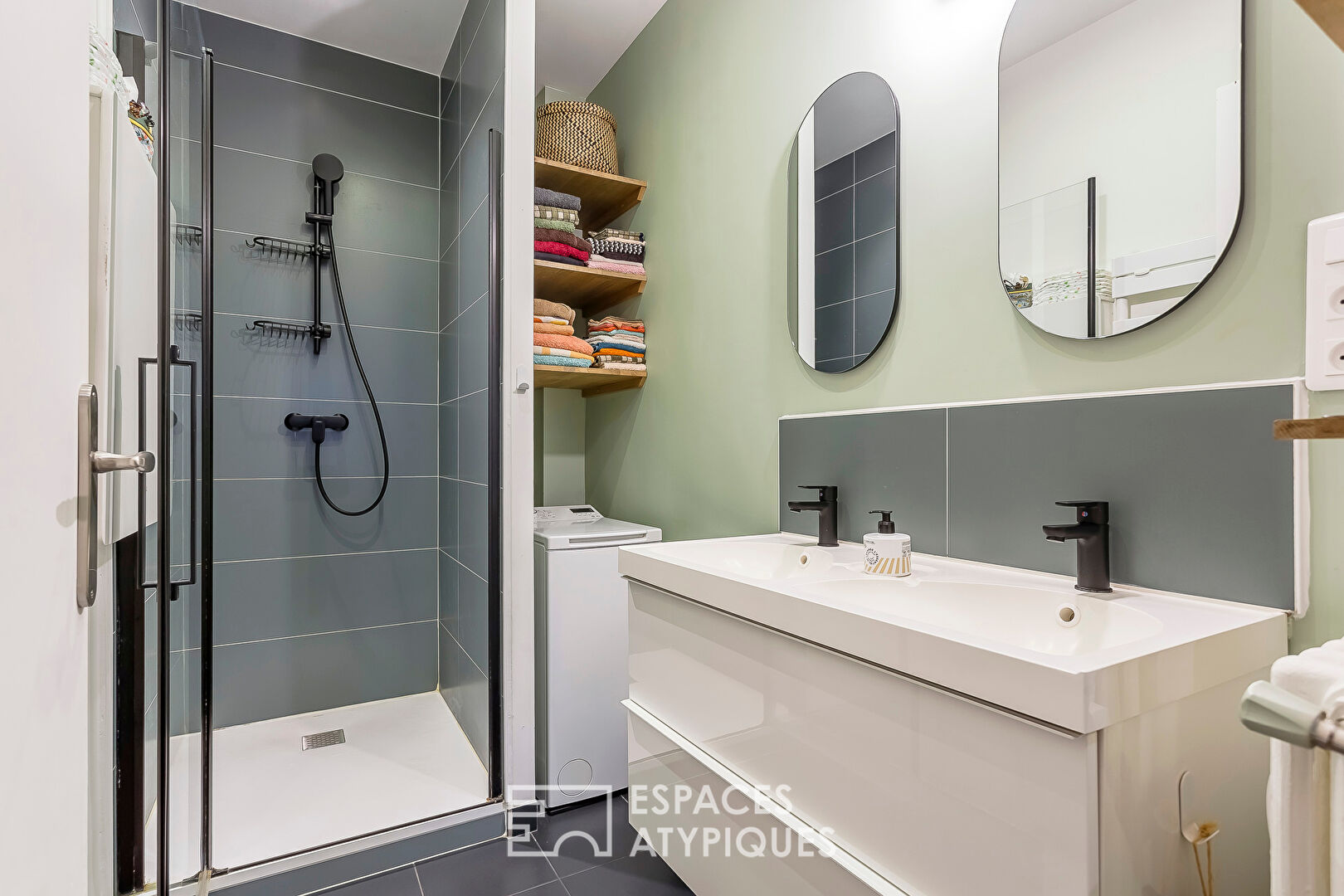 Ancien rénové à deux pas du métro