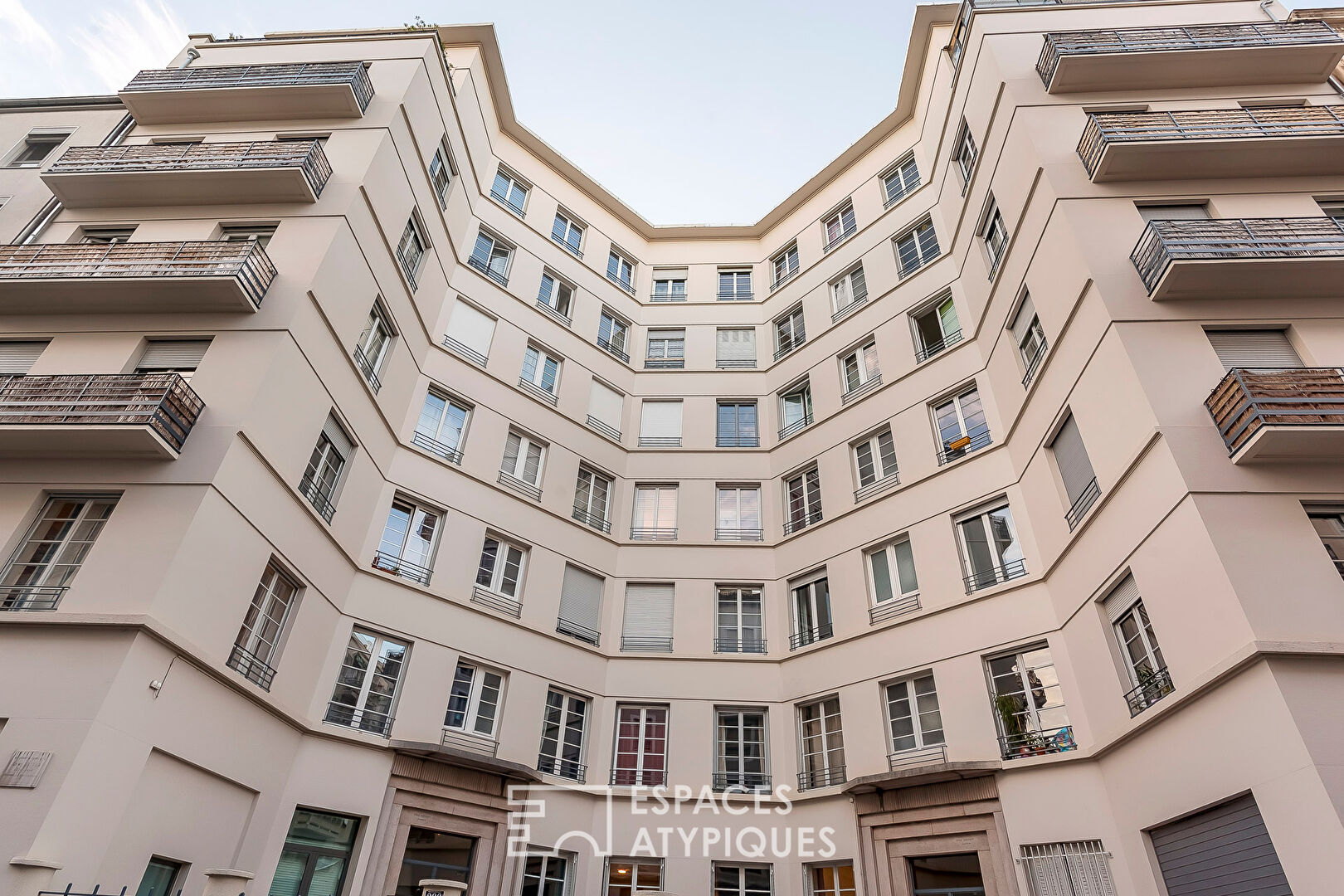 Ancien rénové à deux pas du métro