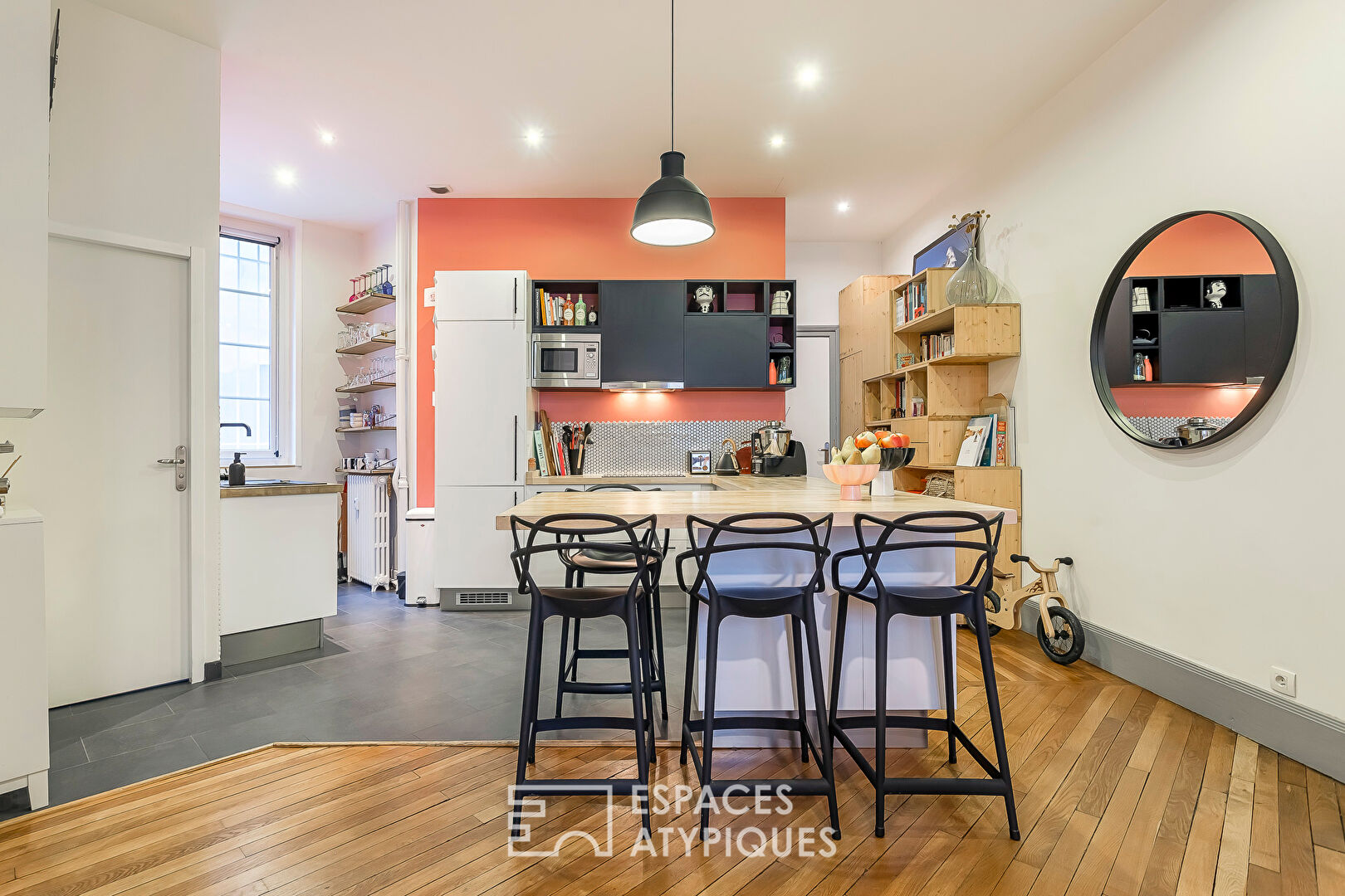 Ancien rénové à deux pas du métro