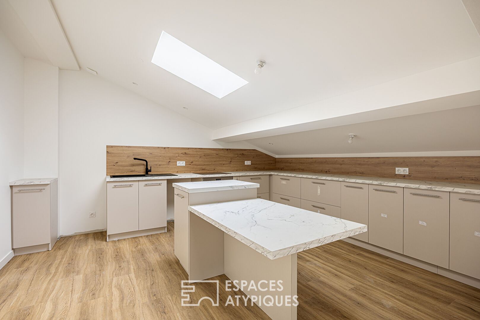 Renovated 2-room apartment on the top floor