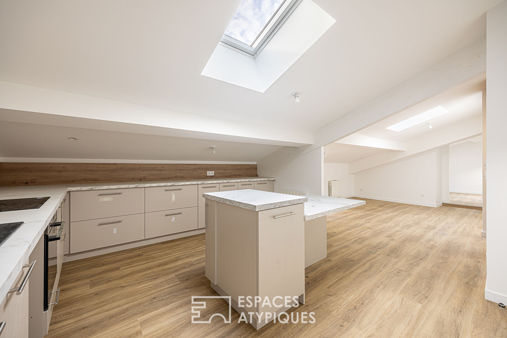 Renovated 2-room apartment on the top floor