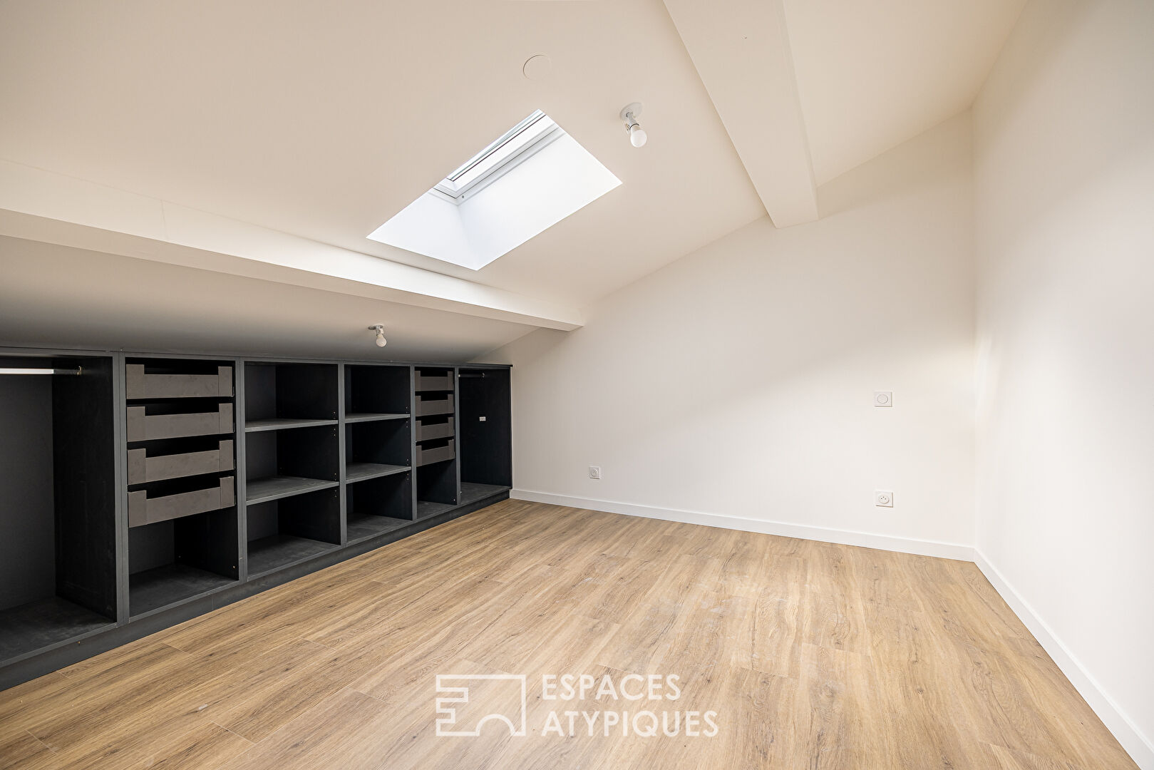 Renovated 2-room apartment on the top floor