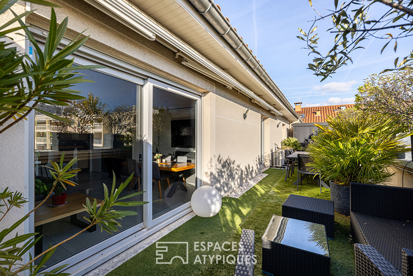 Penthouse lumineux avec deux terrasses paysagées et vue panoramique