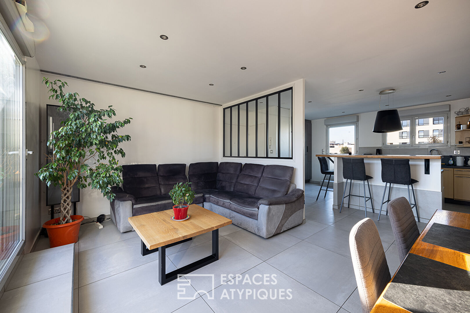 Penthouse lumineux avec deux terrasses paysagées et vue panoramique