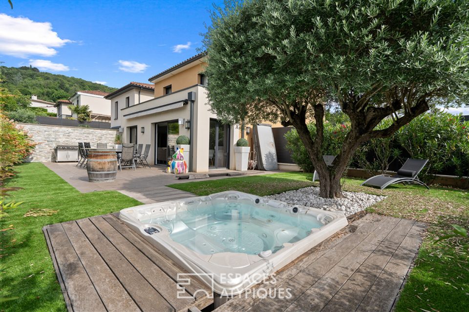 Maison contemporaine dans le vieux Collonges