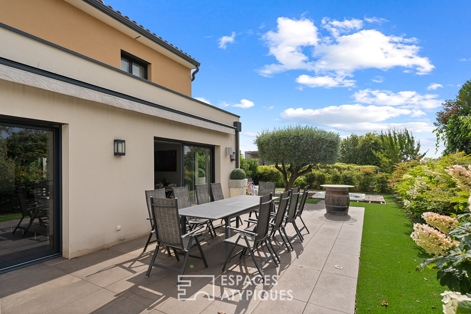 Maison contemporaine dans le vieux Collonges