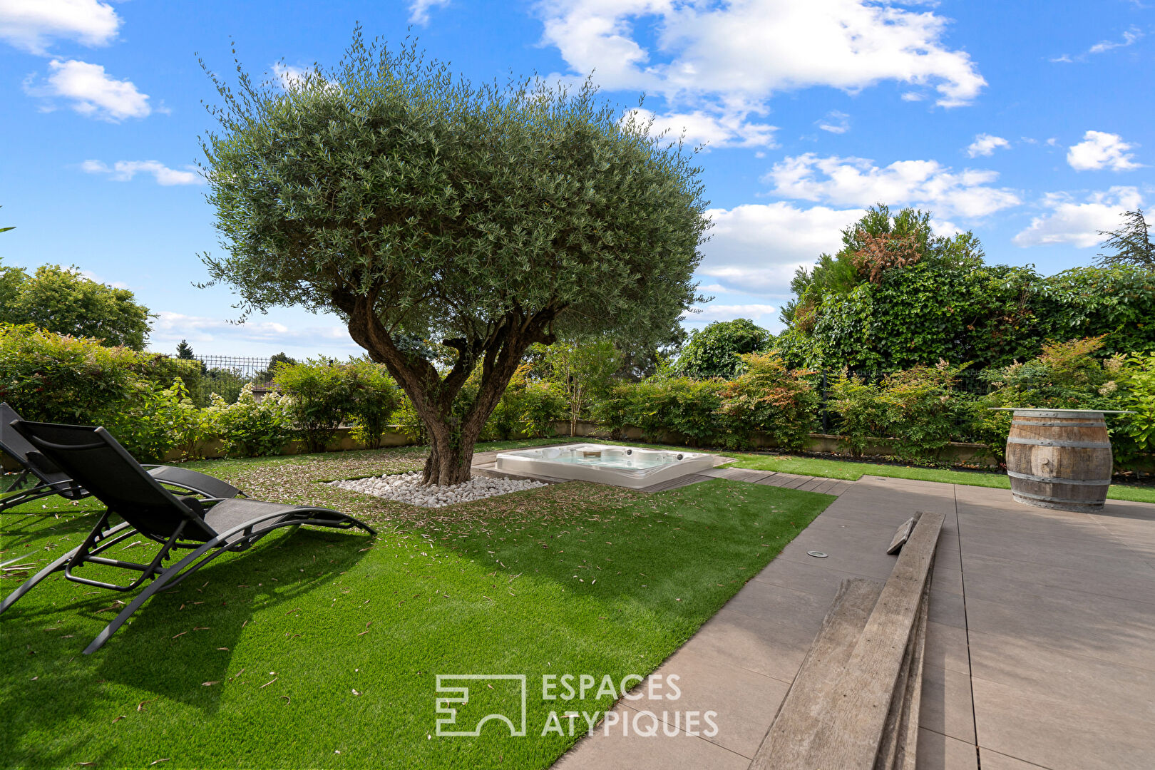Maison contemporaine dans le vieux Collonges