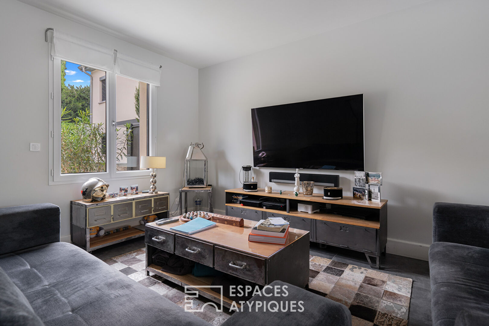 Maison contemporaine dans le vieux Collonges