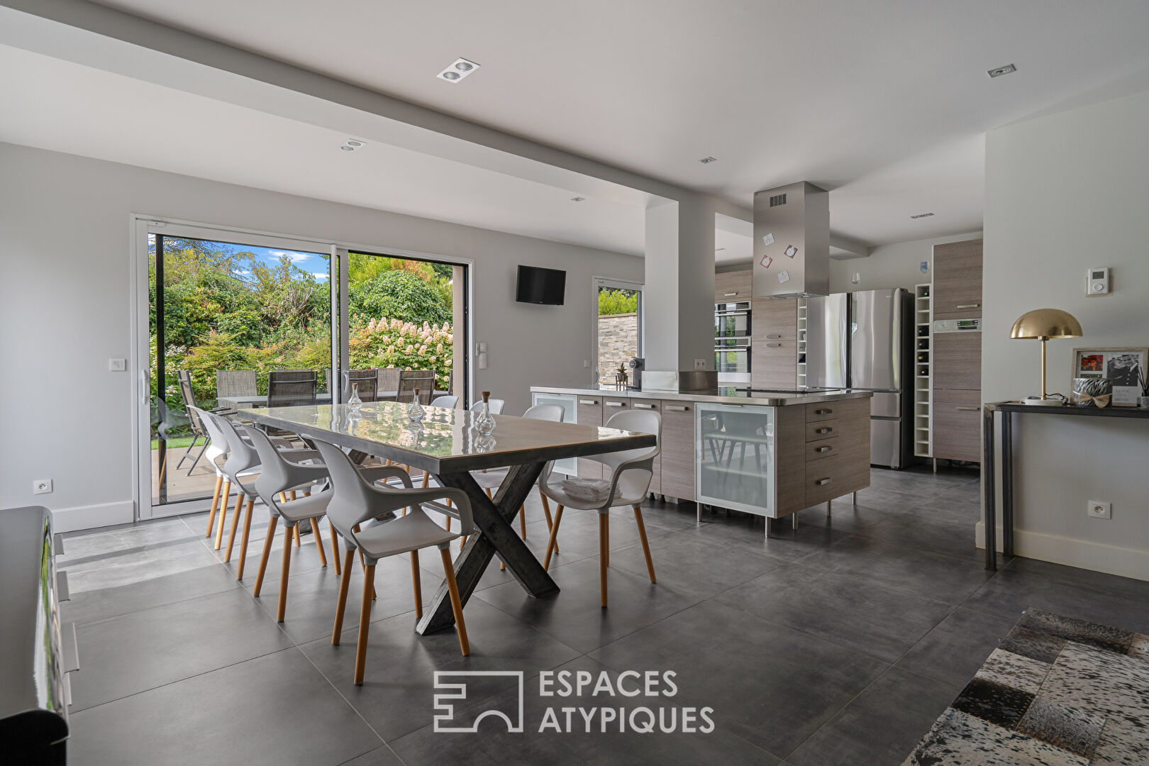 Maison contemporaine dans le vieux Collonges