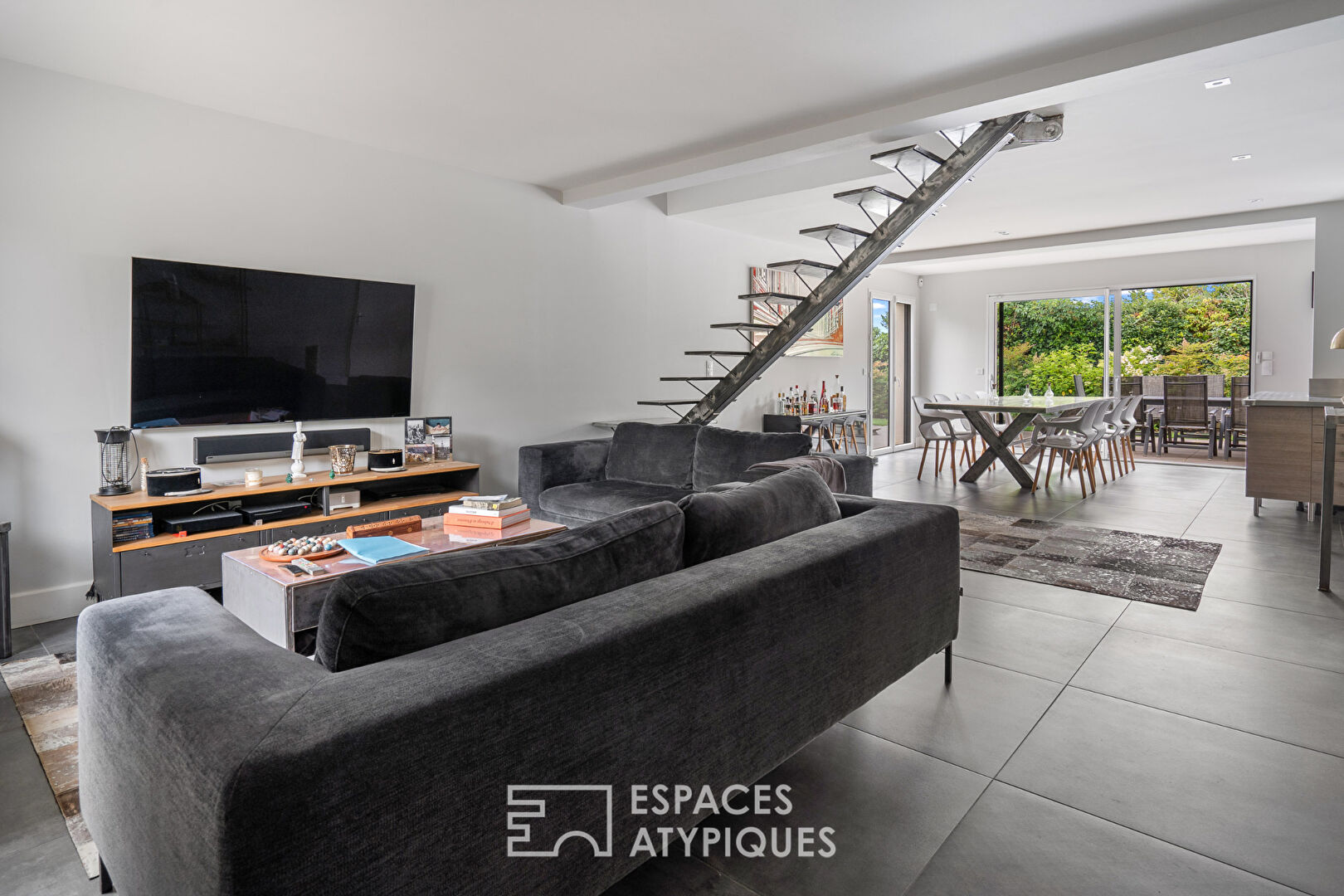 Maison contemporaine dans le vieux Collonges